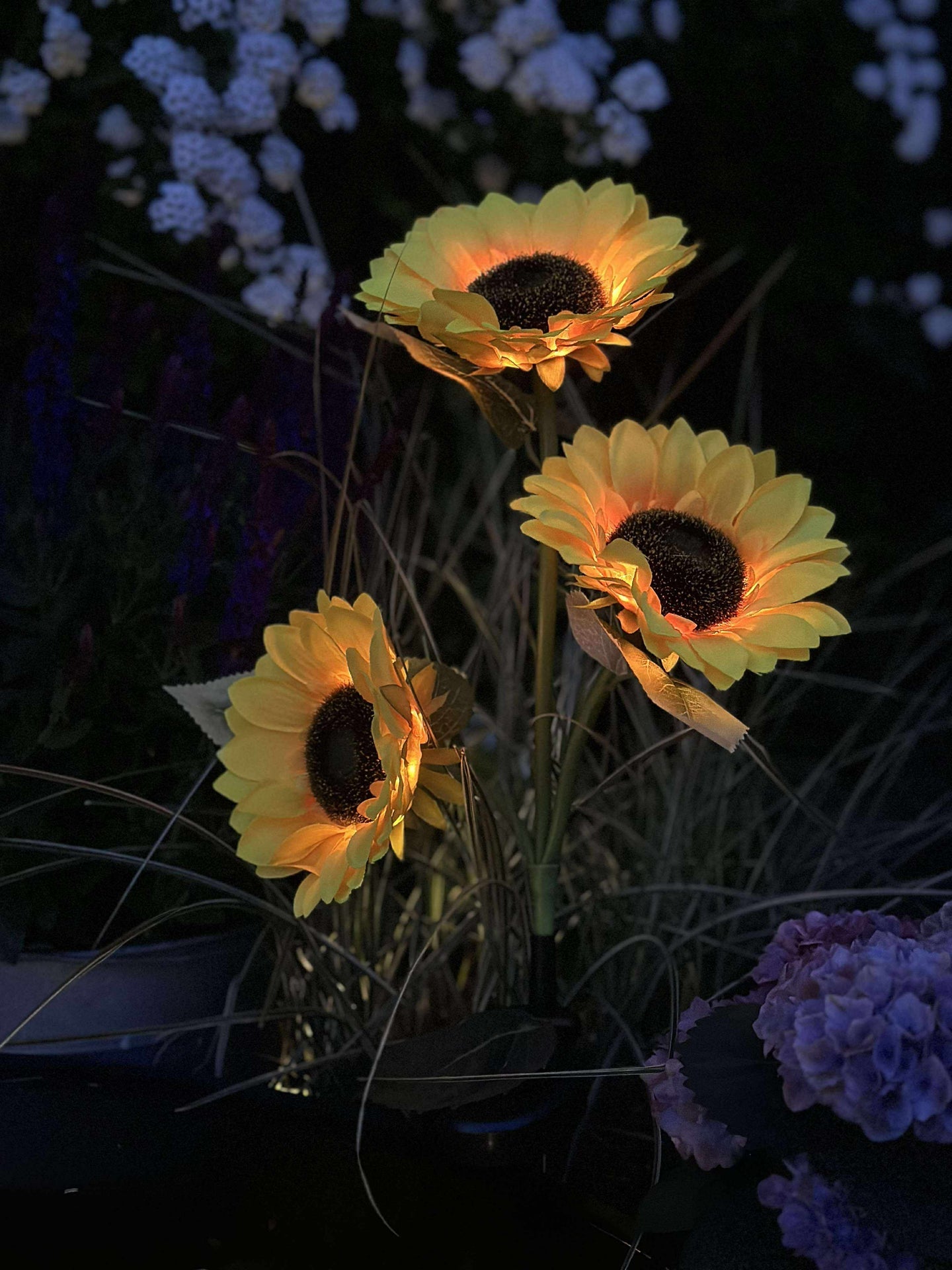 Sonnenblume mit Solarzellen