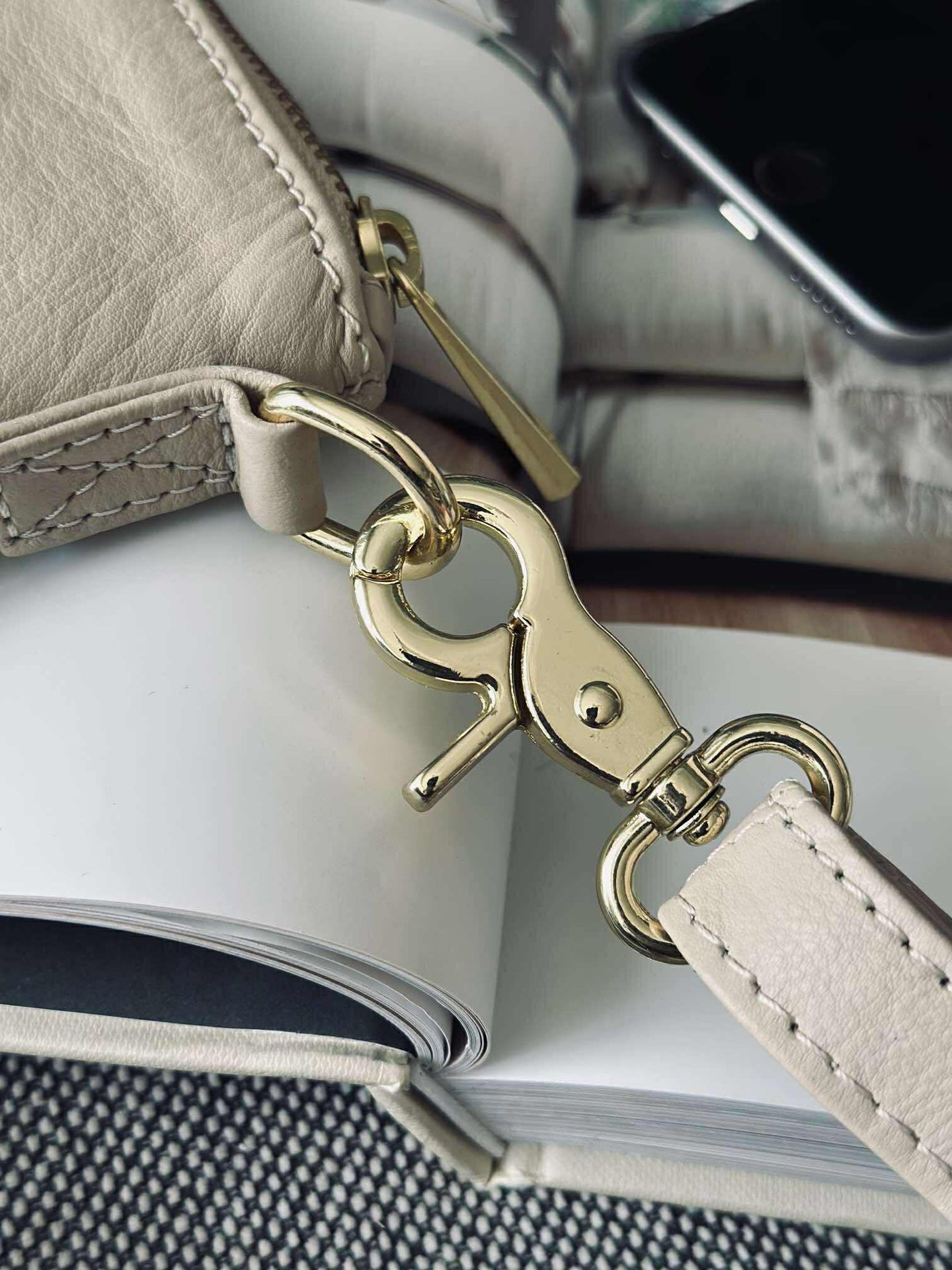 Schöne Tasche / Clutch - Soft sand