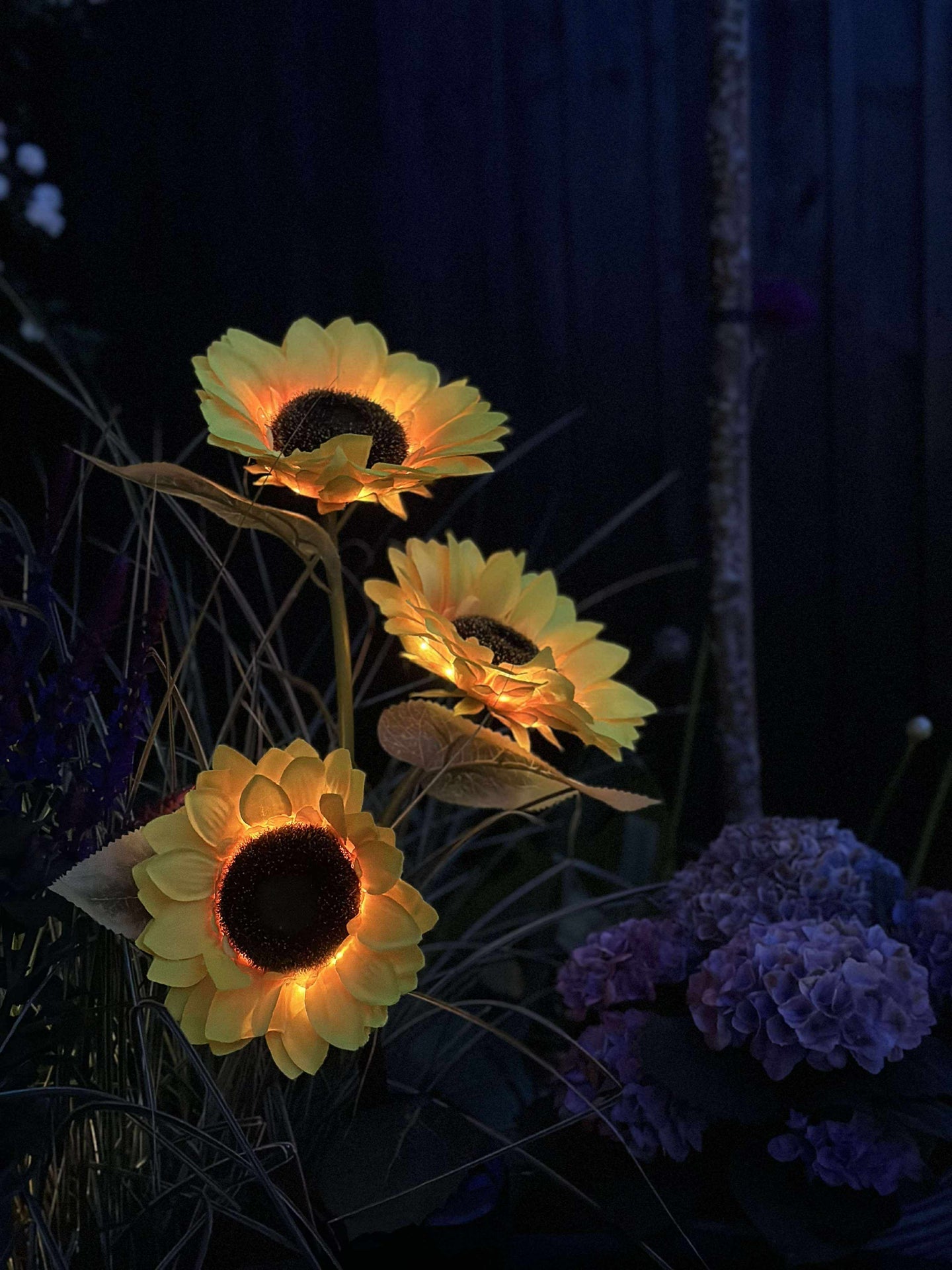 Sonnenblume mit Solarzellen