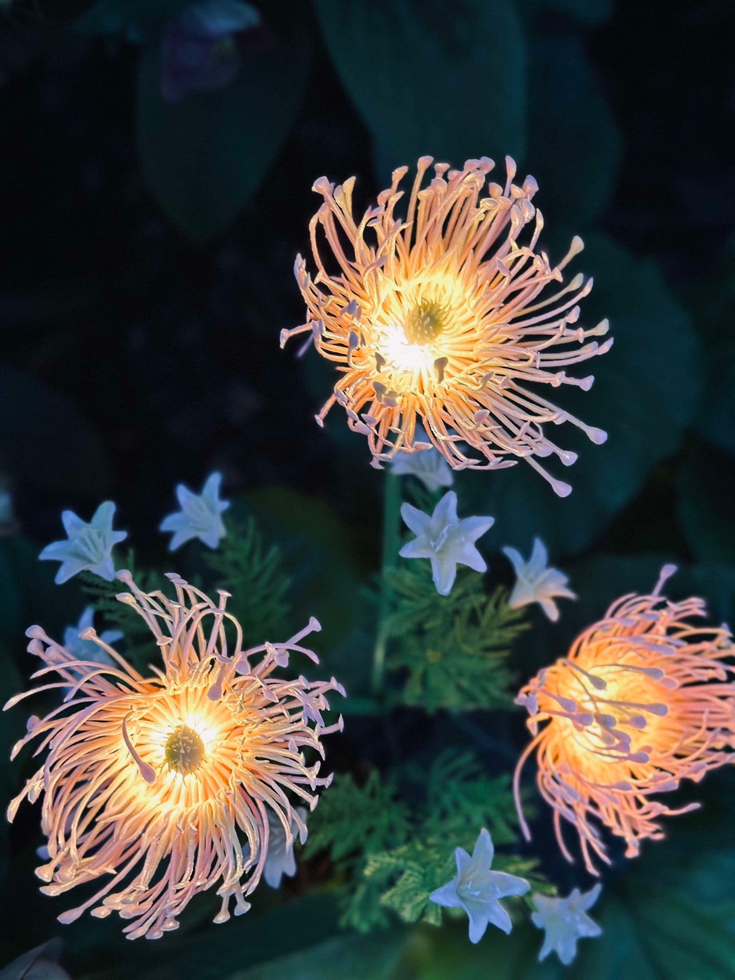 Blume mit Solarzellen - Spider Lili Rosa