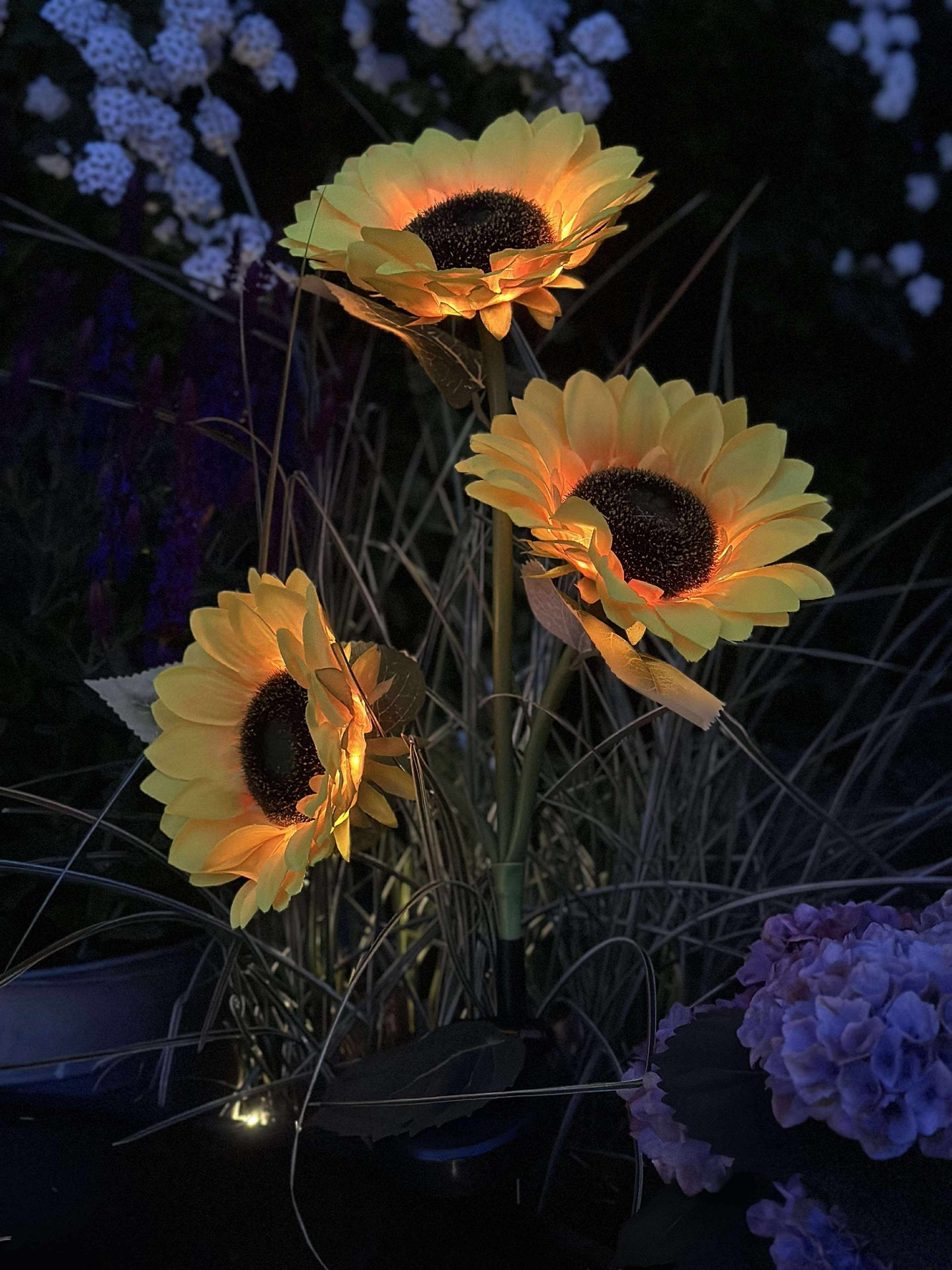 Sonnenblume mit Solarzellen