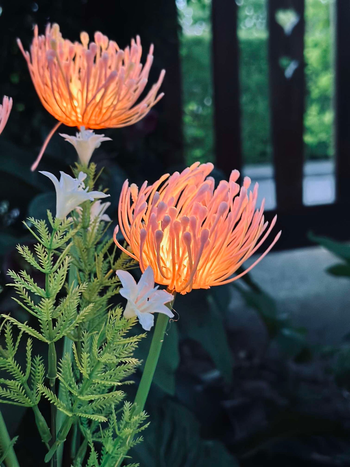 Blume mit Solarzellen - Spider Lili Rosa