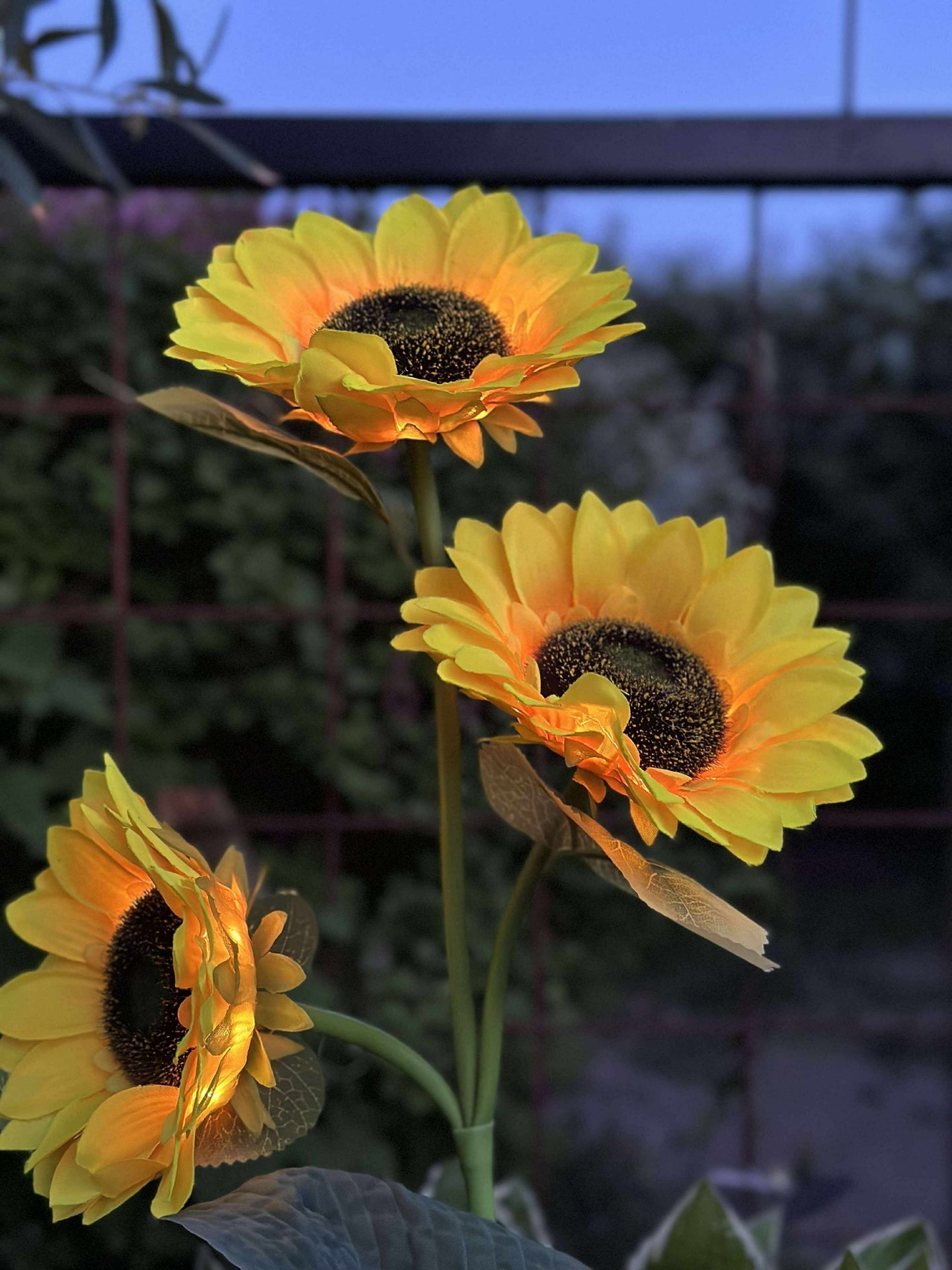 Sonnenblume mit Solarzellen