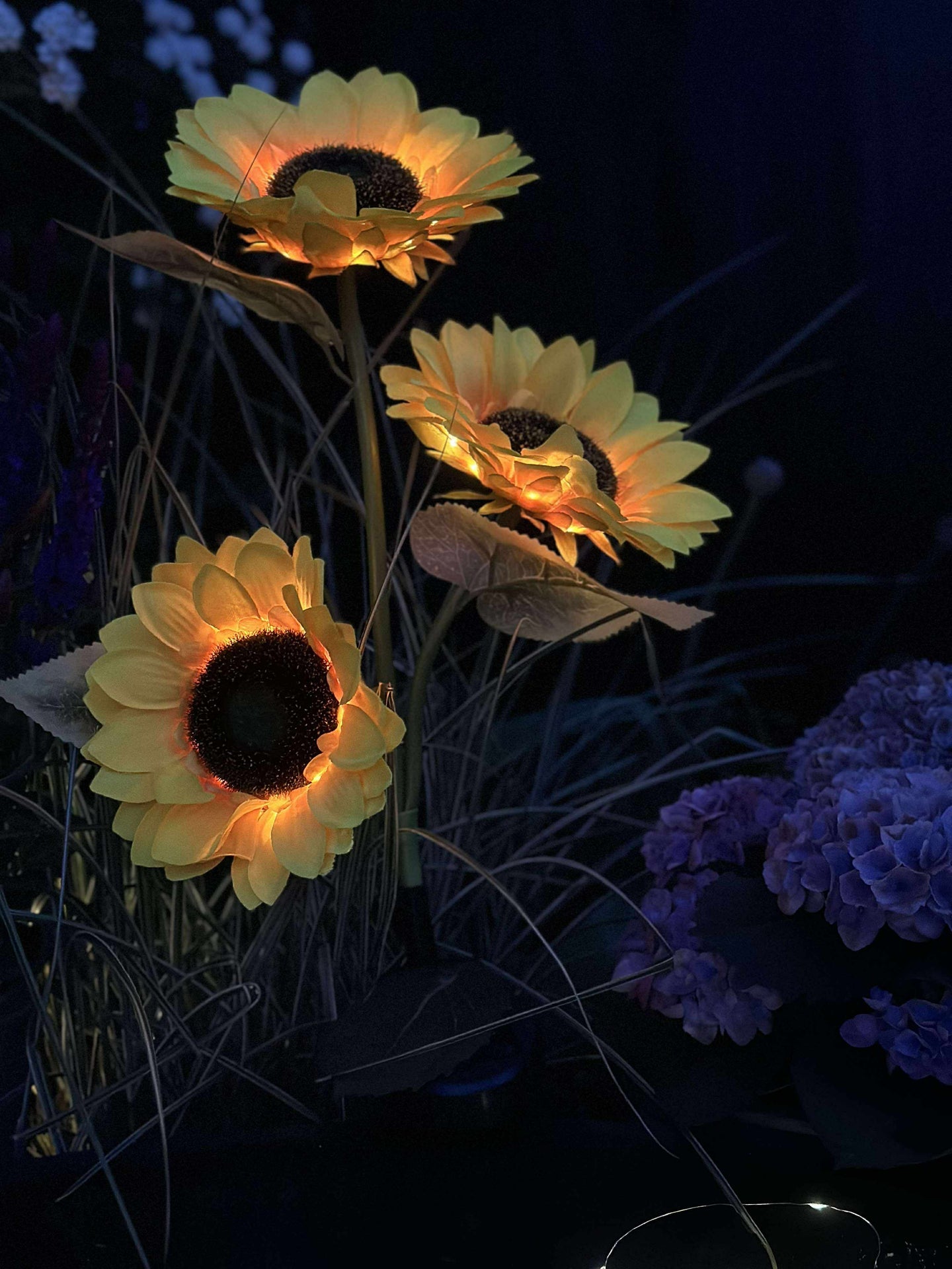 Sonnenblume mit Solarzellen