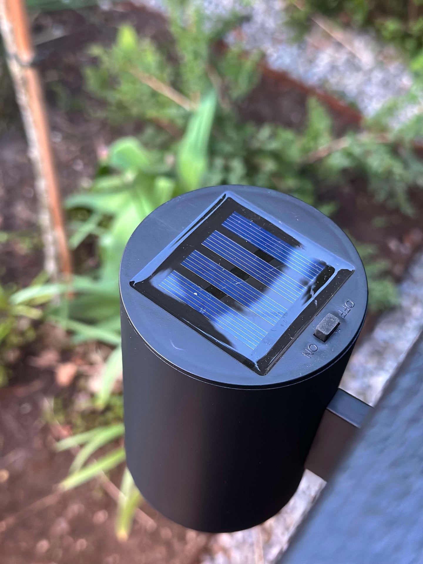 Wandleuchte mit Solarzellen