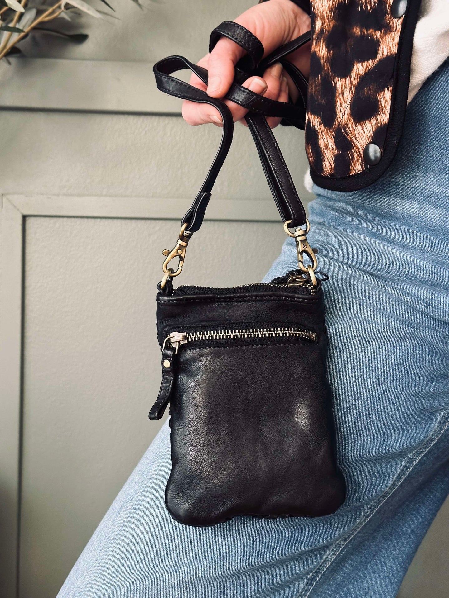 Crossover-Handytasche - Miriam Black