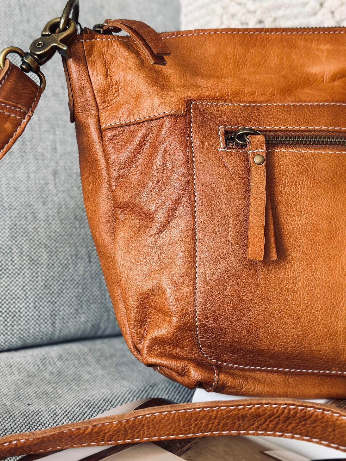 Schultertasche Naomi Small - Cognac