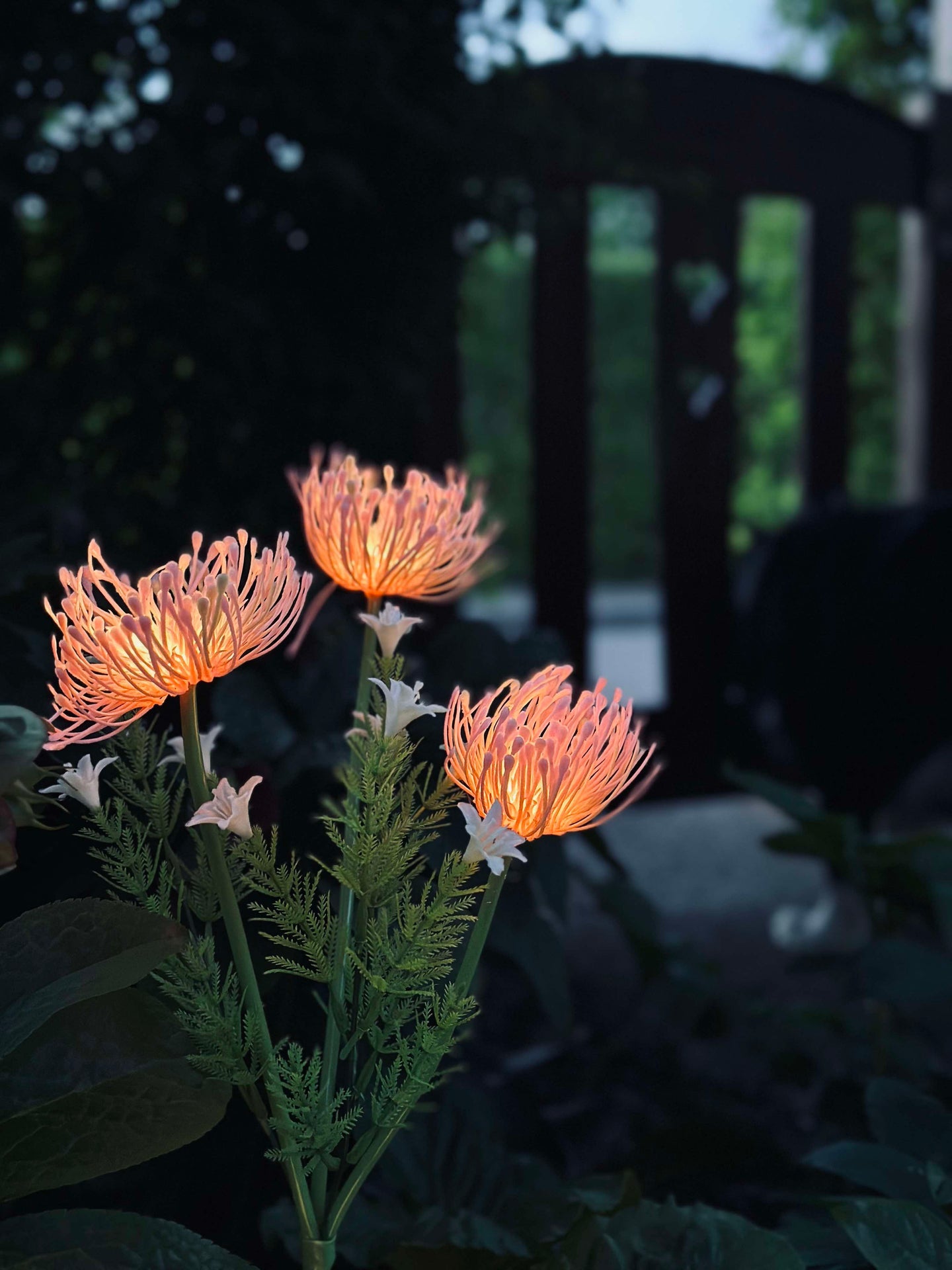 Blume mit Solarzellen - Spider Lili Rosa
