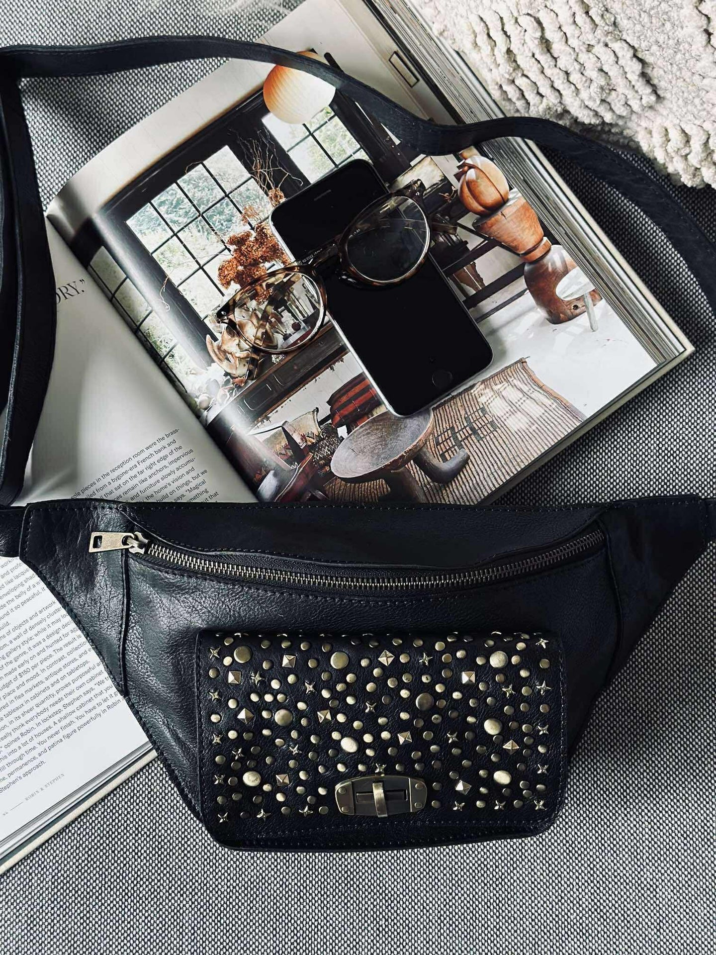 Gürteltasche mit Nieten - Schwarz