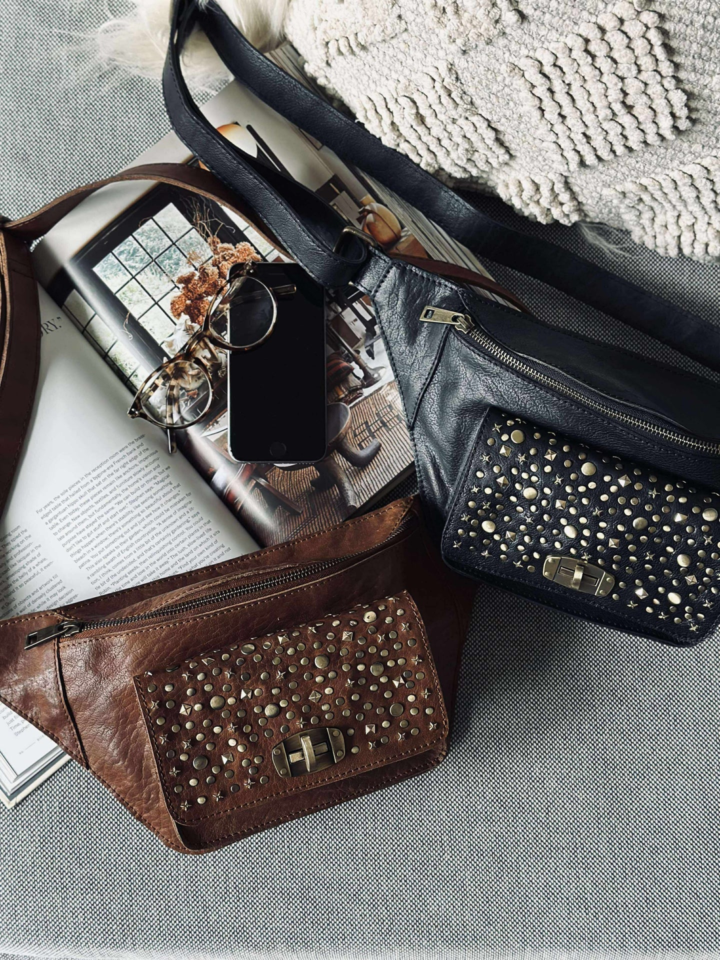 Bauchtasche mit Nieten - Cognac