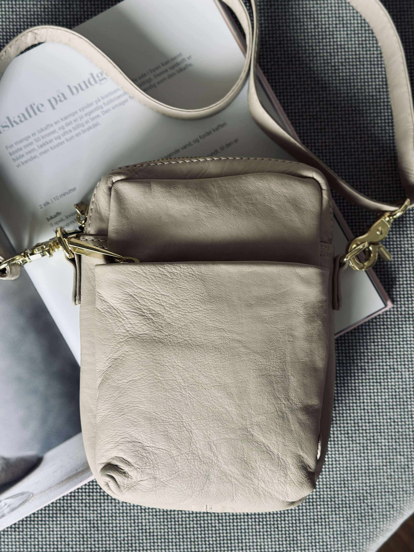 Handytasche Liva - Sand / Gold