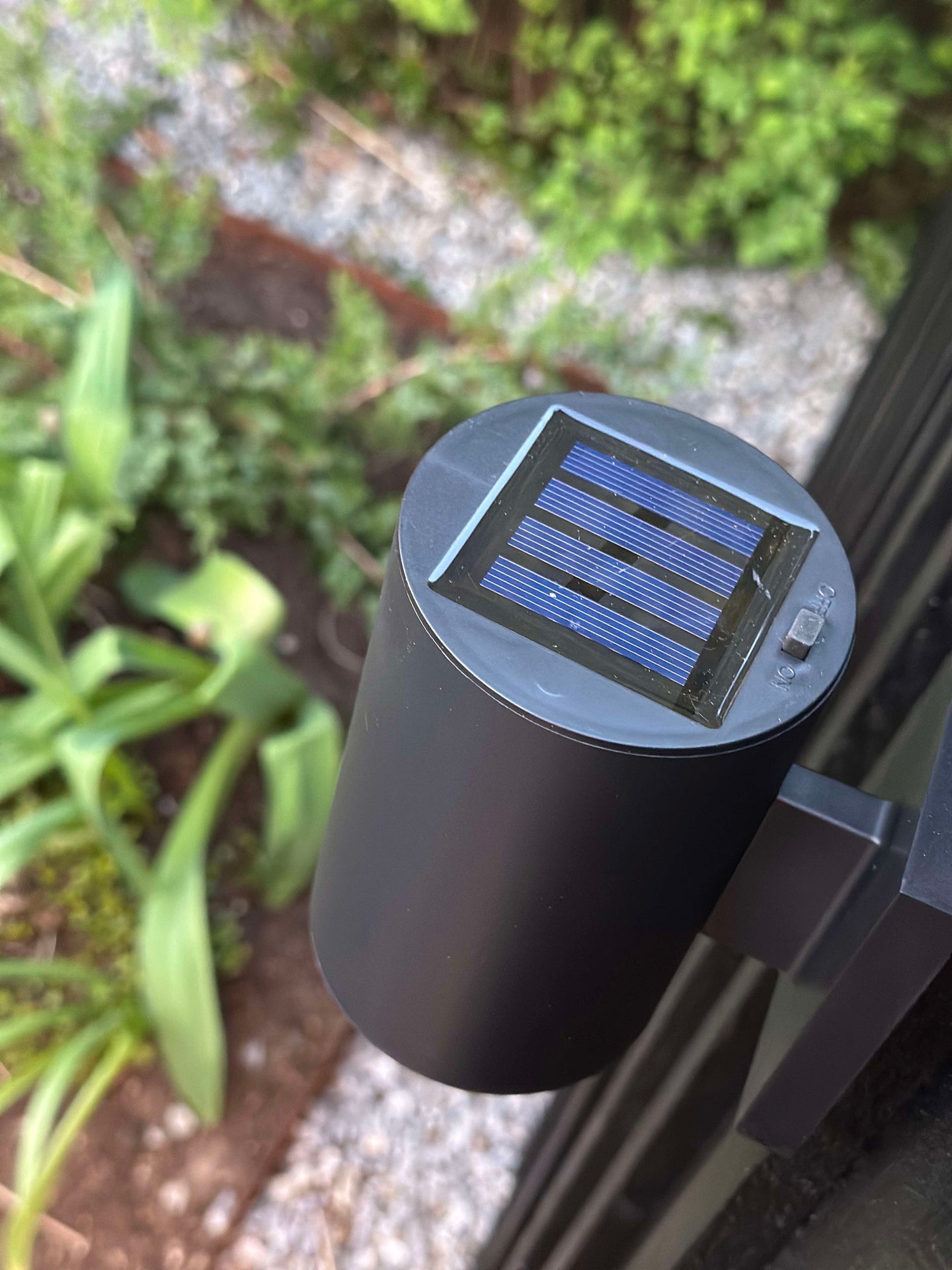 Wandleuchte mit Solarzellen