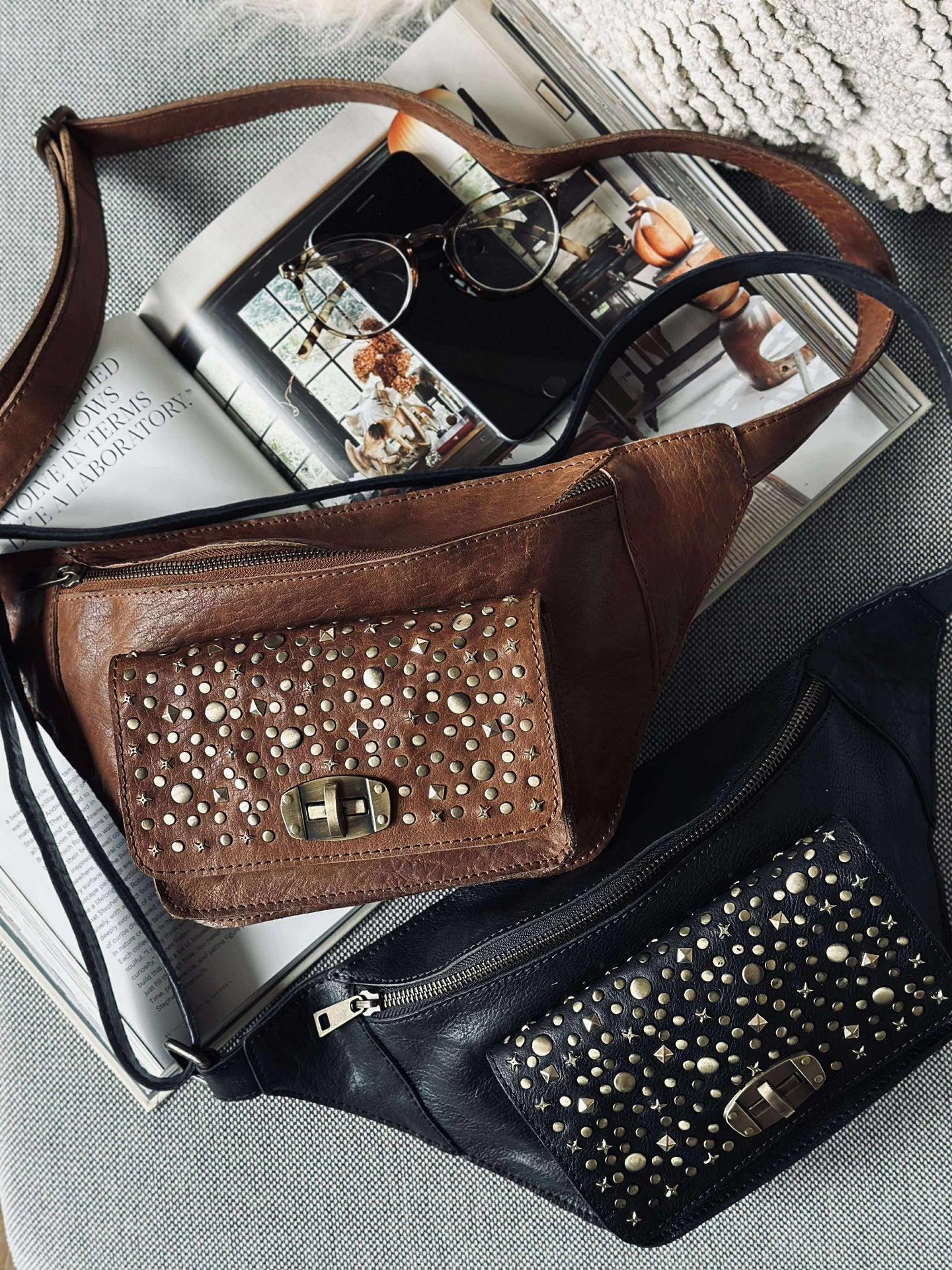 Bauchtasche mit Nieten - Cognac