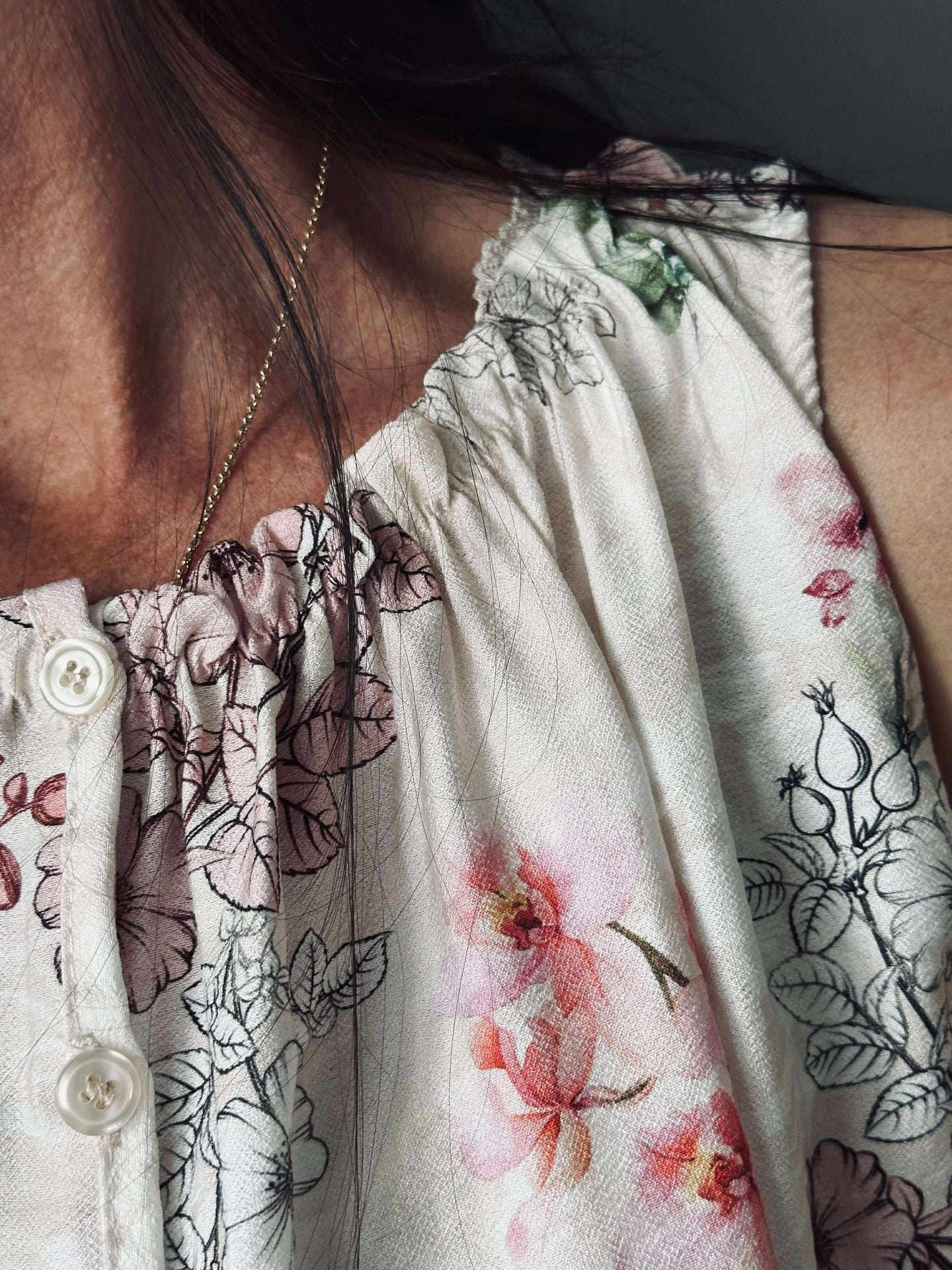 Top Anika Rose flower