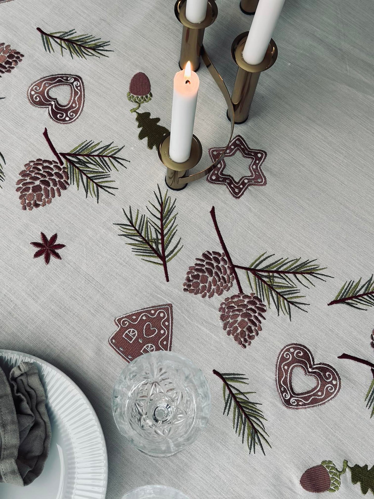 Weihnachtstischdecke Stickerei - 140x240