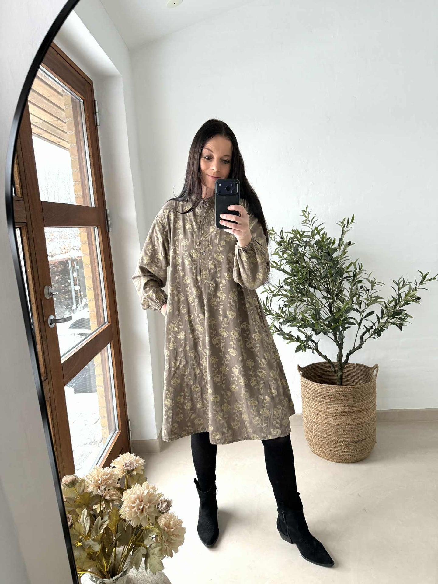 Kleid mit goldenem Print