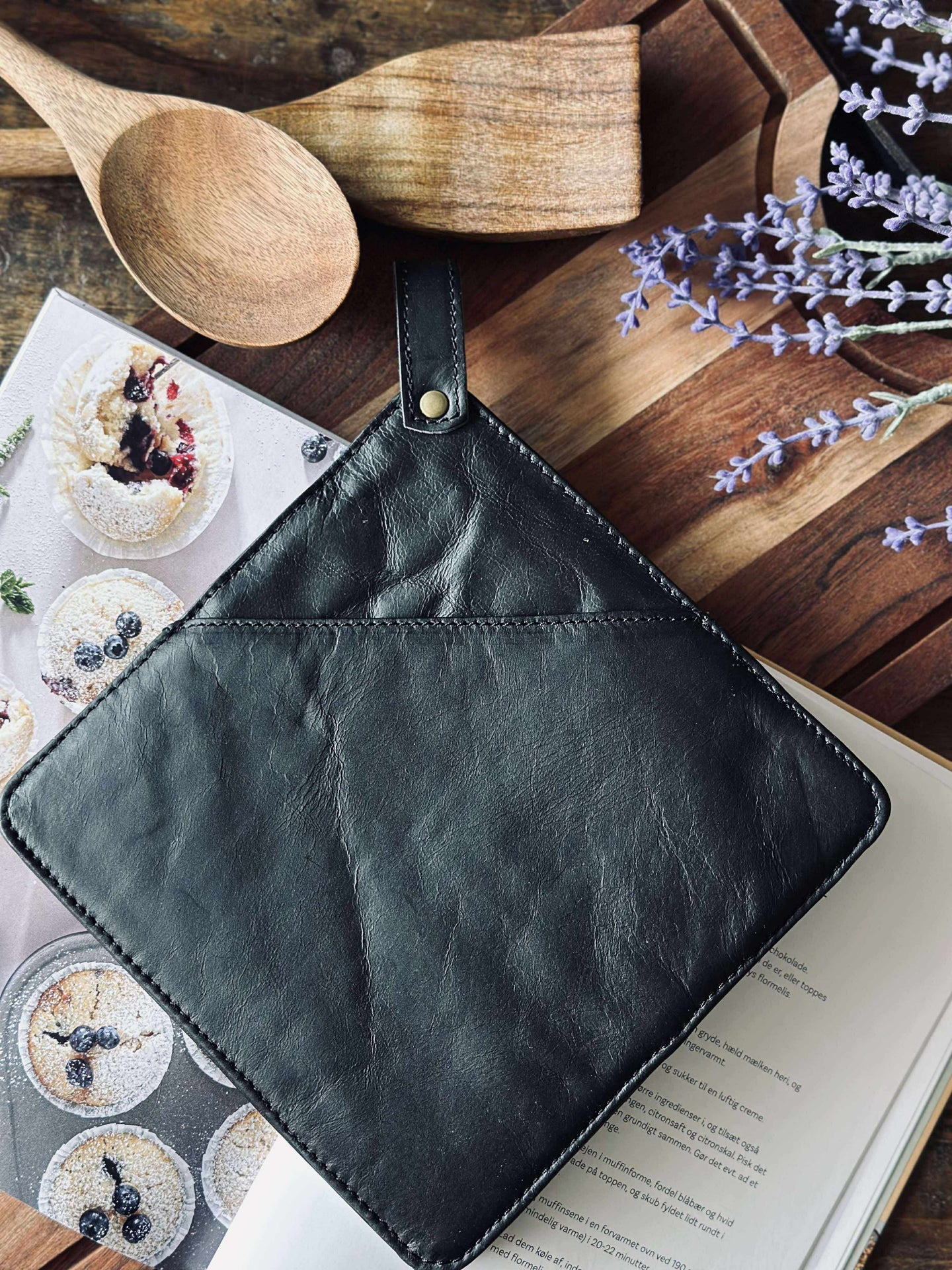 Topflappen mit Tasche - schwarzes Leder