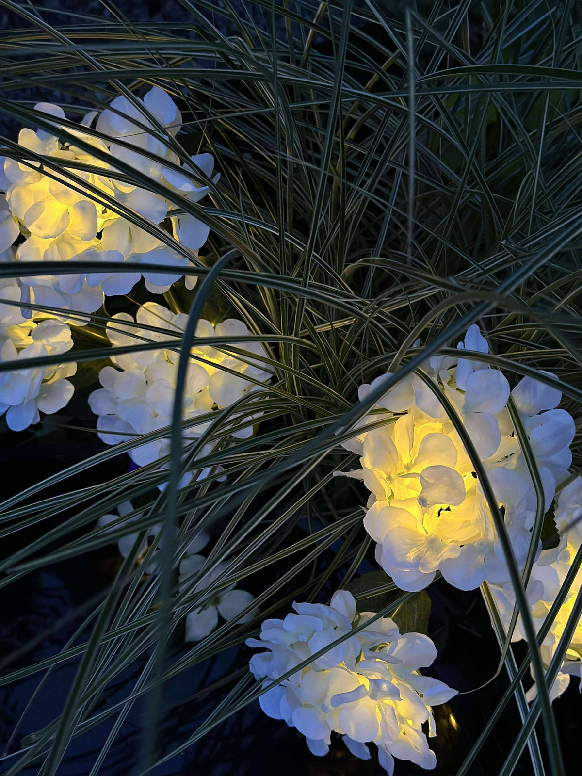Hortensie mit Solarzellen - Weiß
