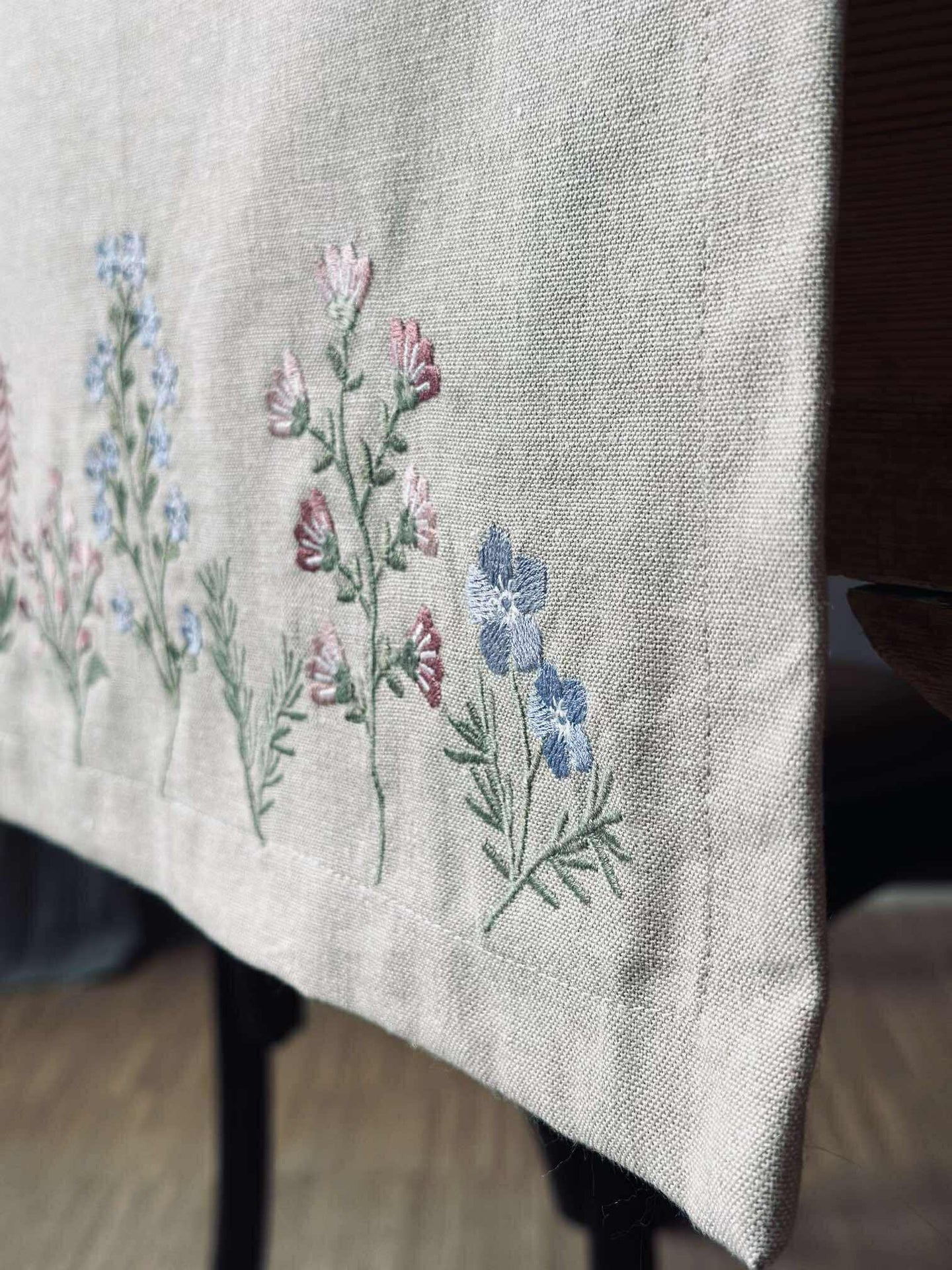 Tischläufer Flower-Stickerei - Leinen-Look