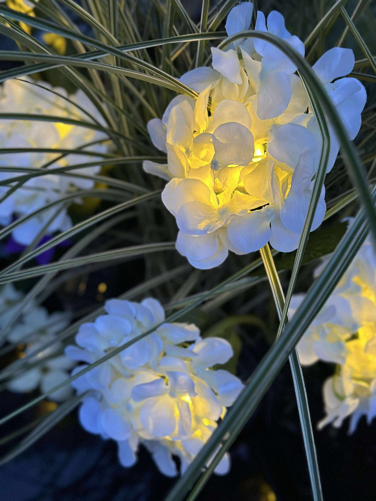 Hortensie mit Solarzellen - Weiß