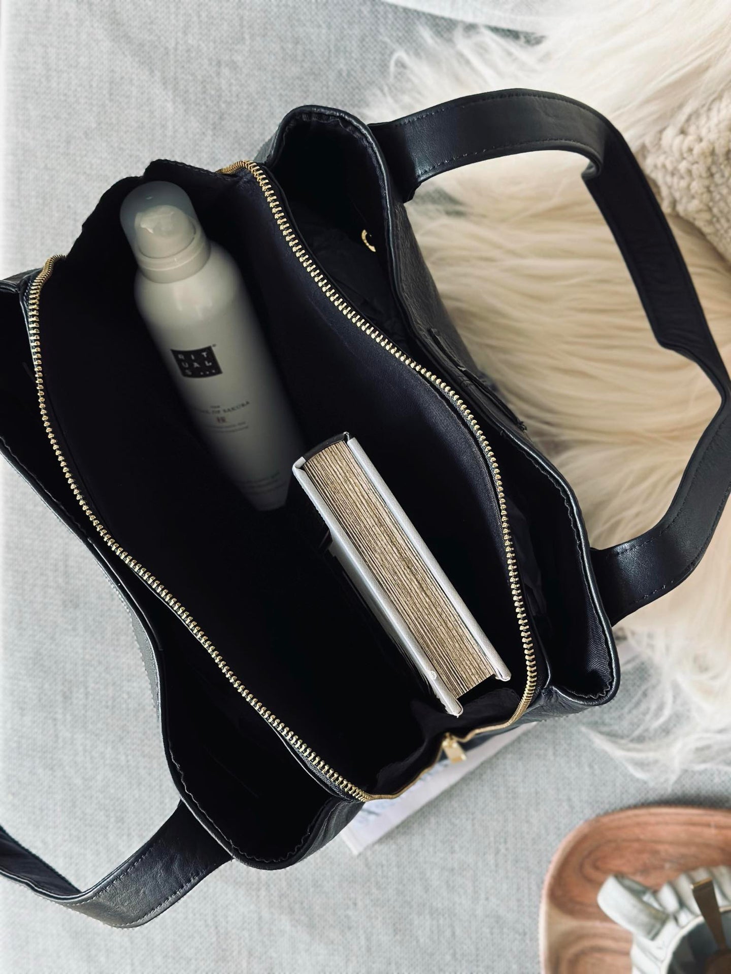 Schultertasche - Schwarzes Kalbsleder