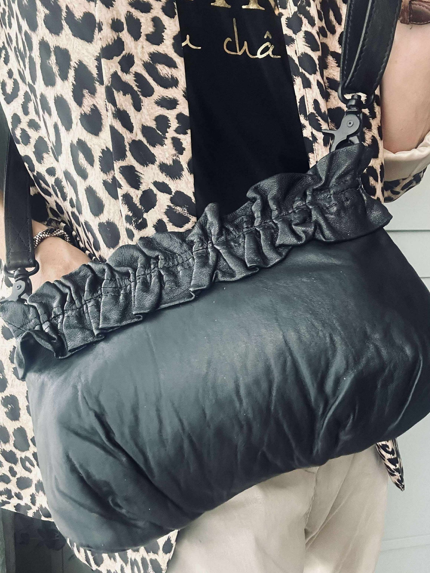Clutch mit Rüschen Nero