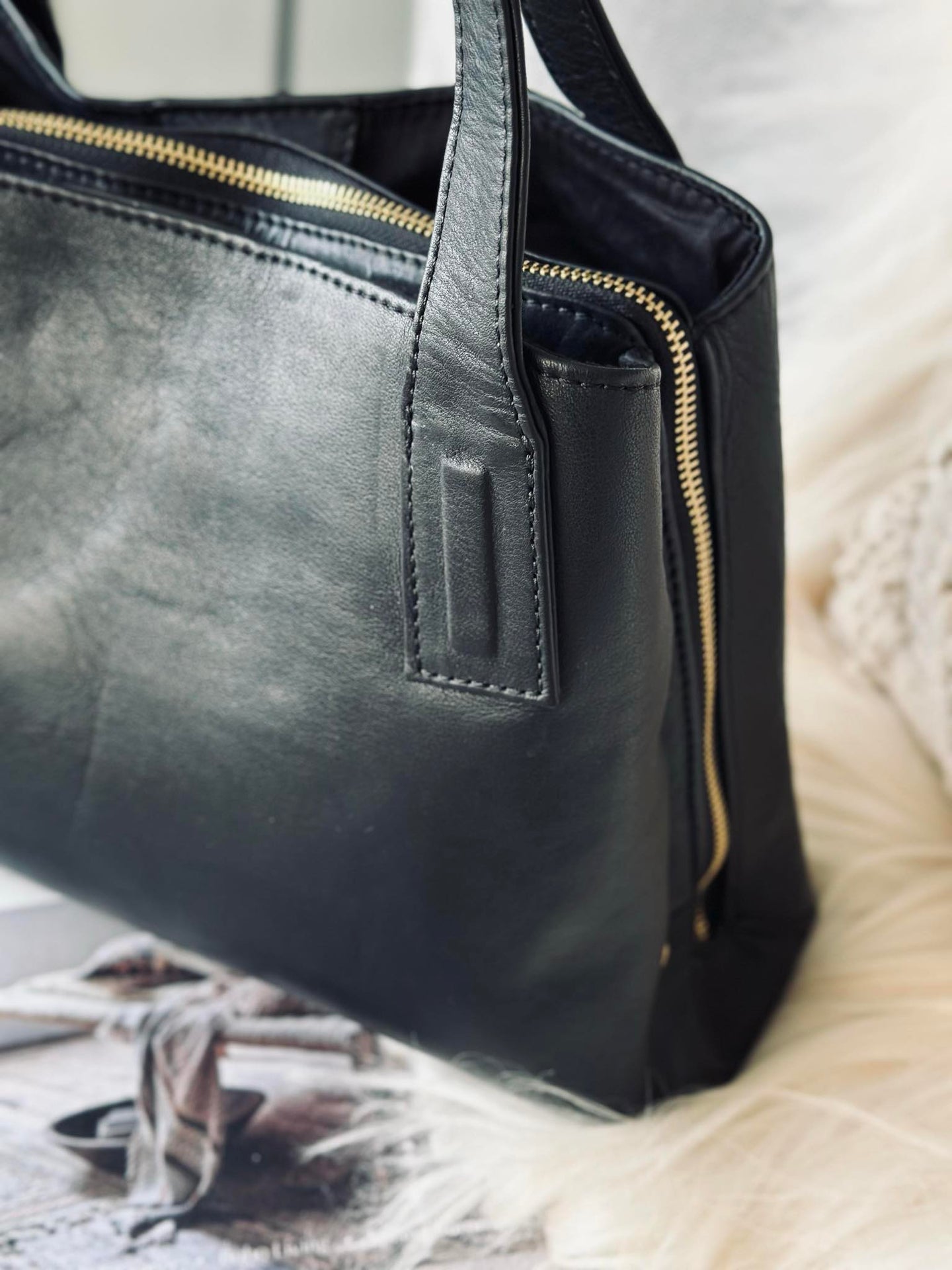 Schultertasche - Schwarzes Kalbsleder