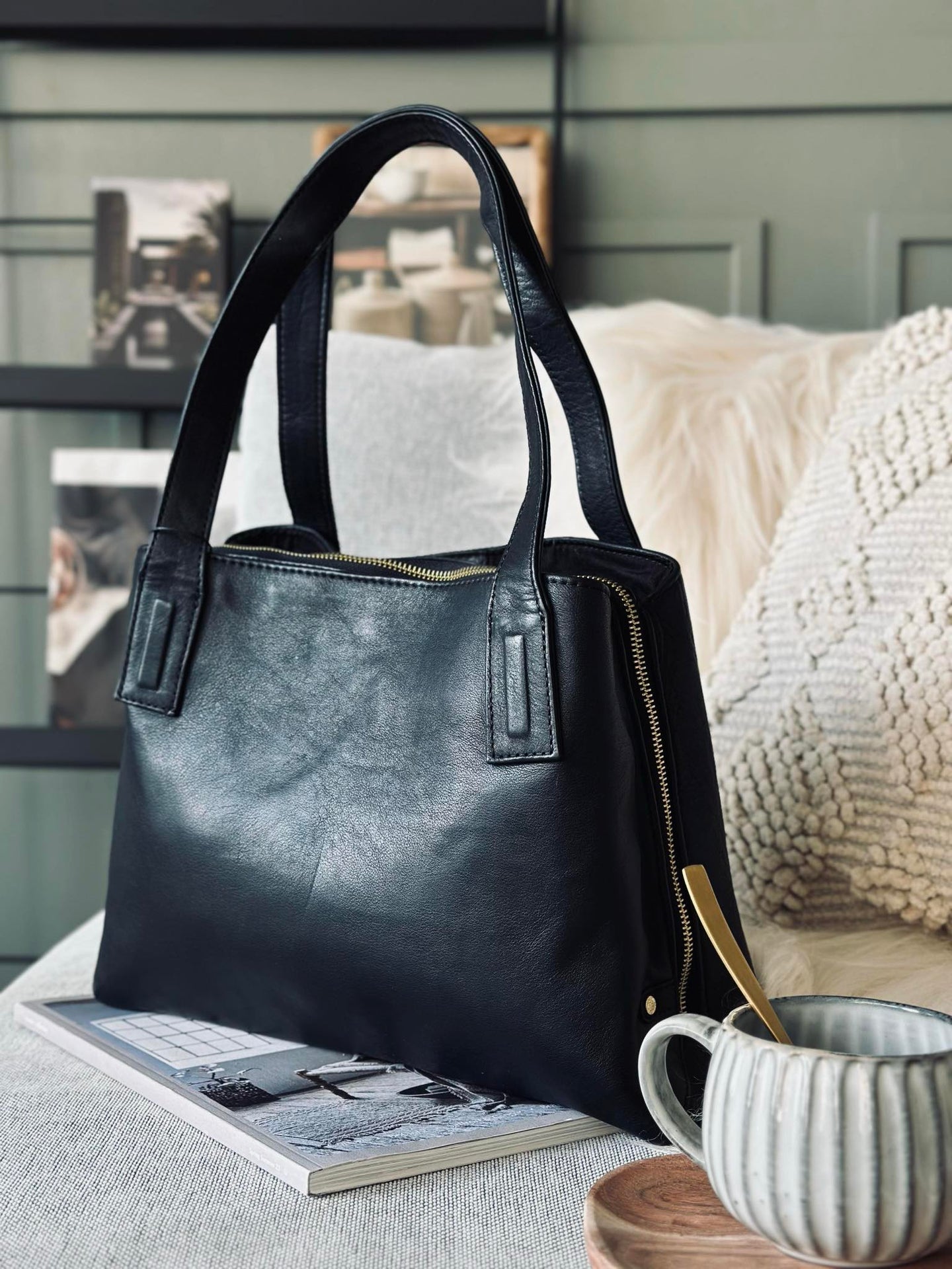 Schultertasche - Schwarzes Kalbsleder