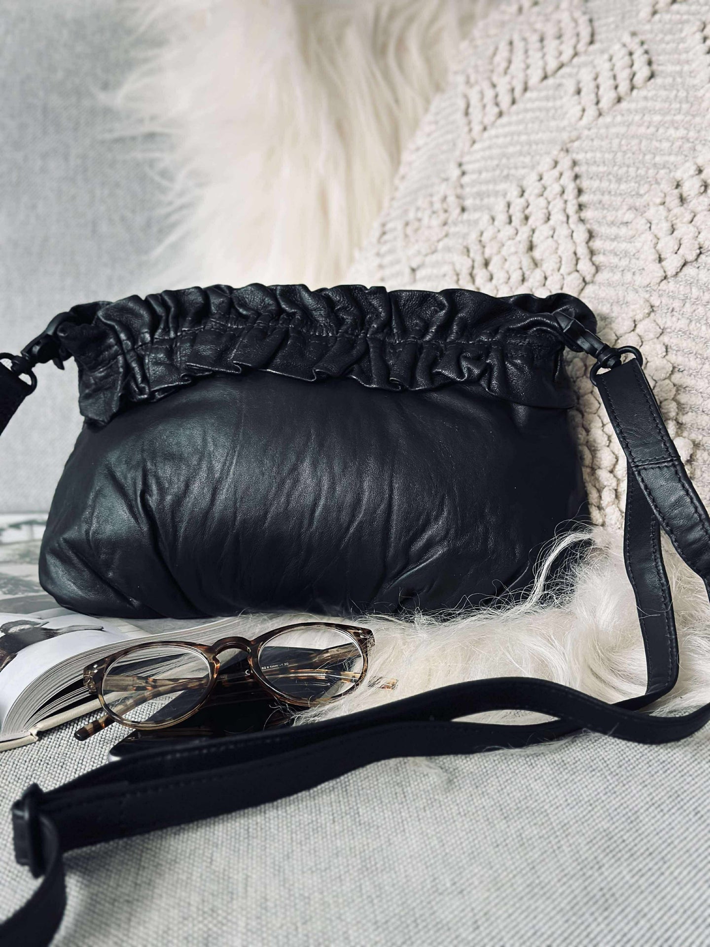 Clutch mit Rüschen Nero