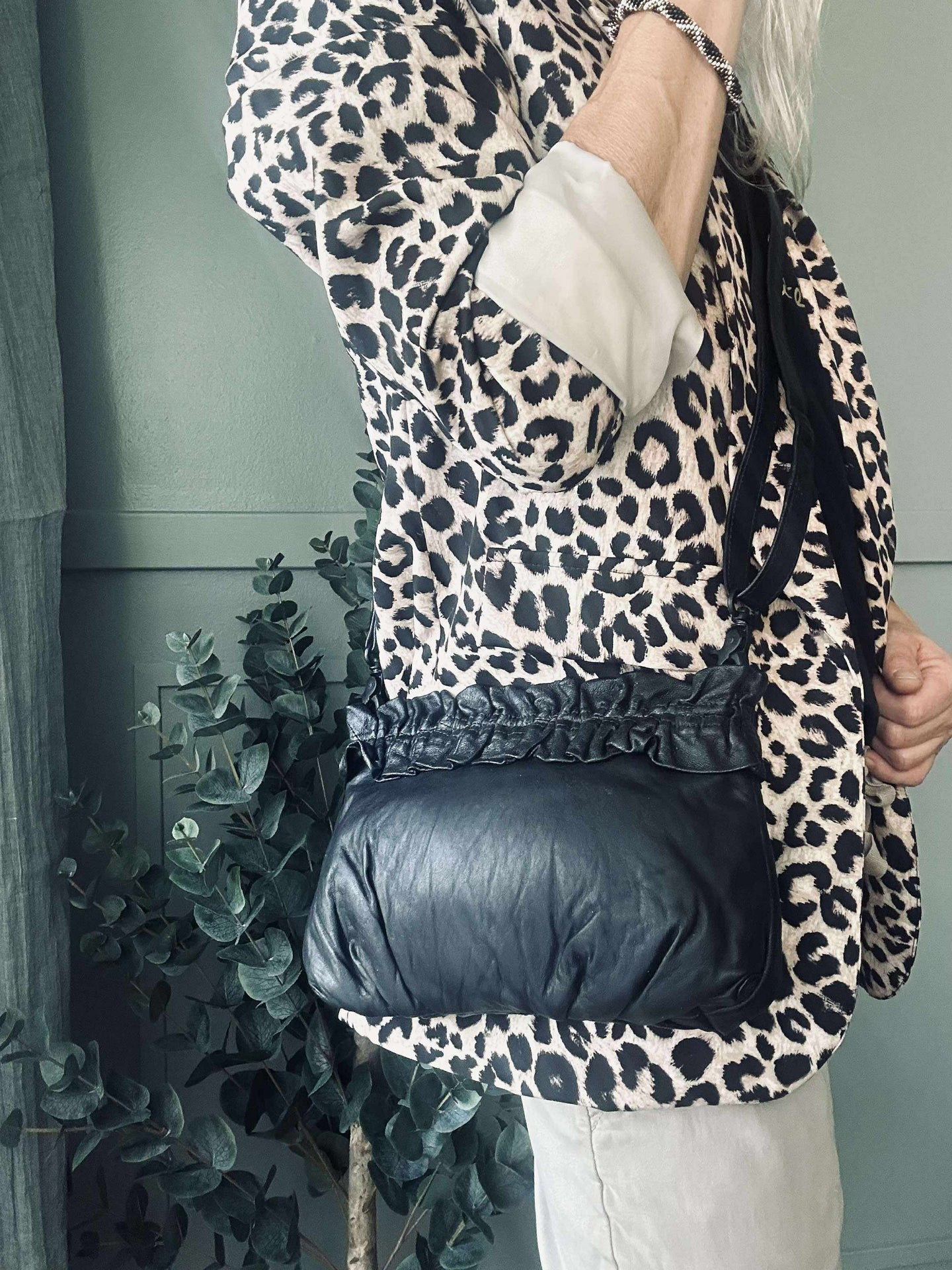 Clutch mit Rüschen Nero