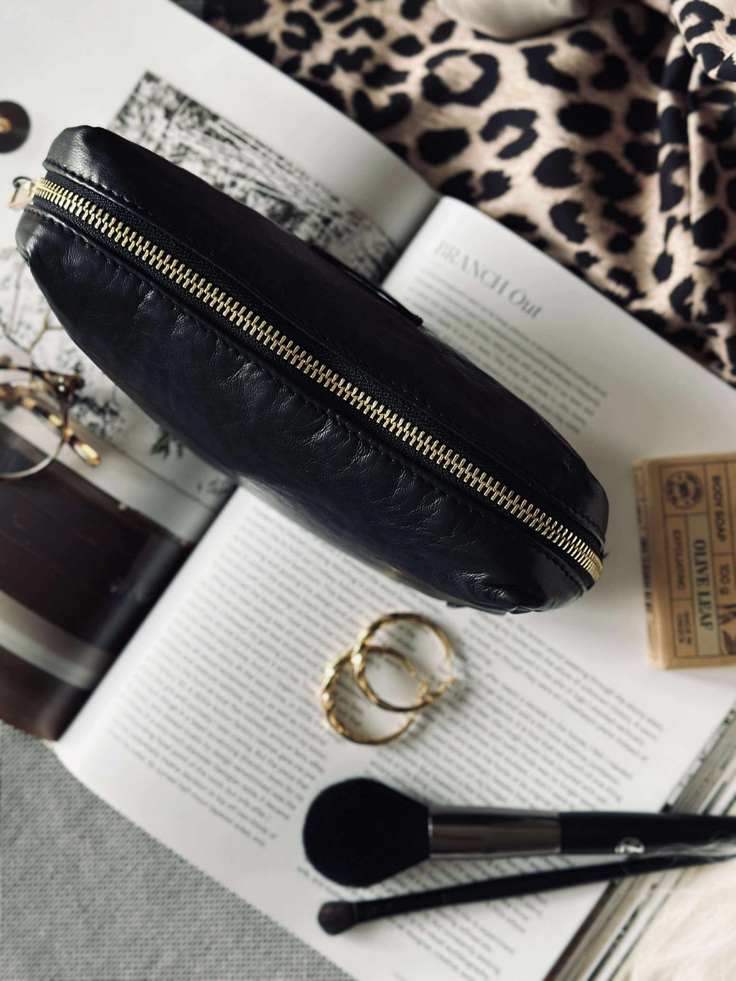 Kosmetiktasche - Black / gold
