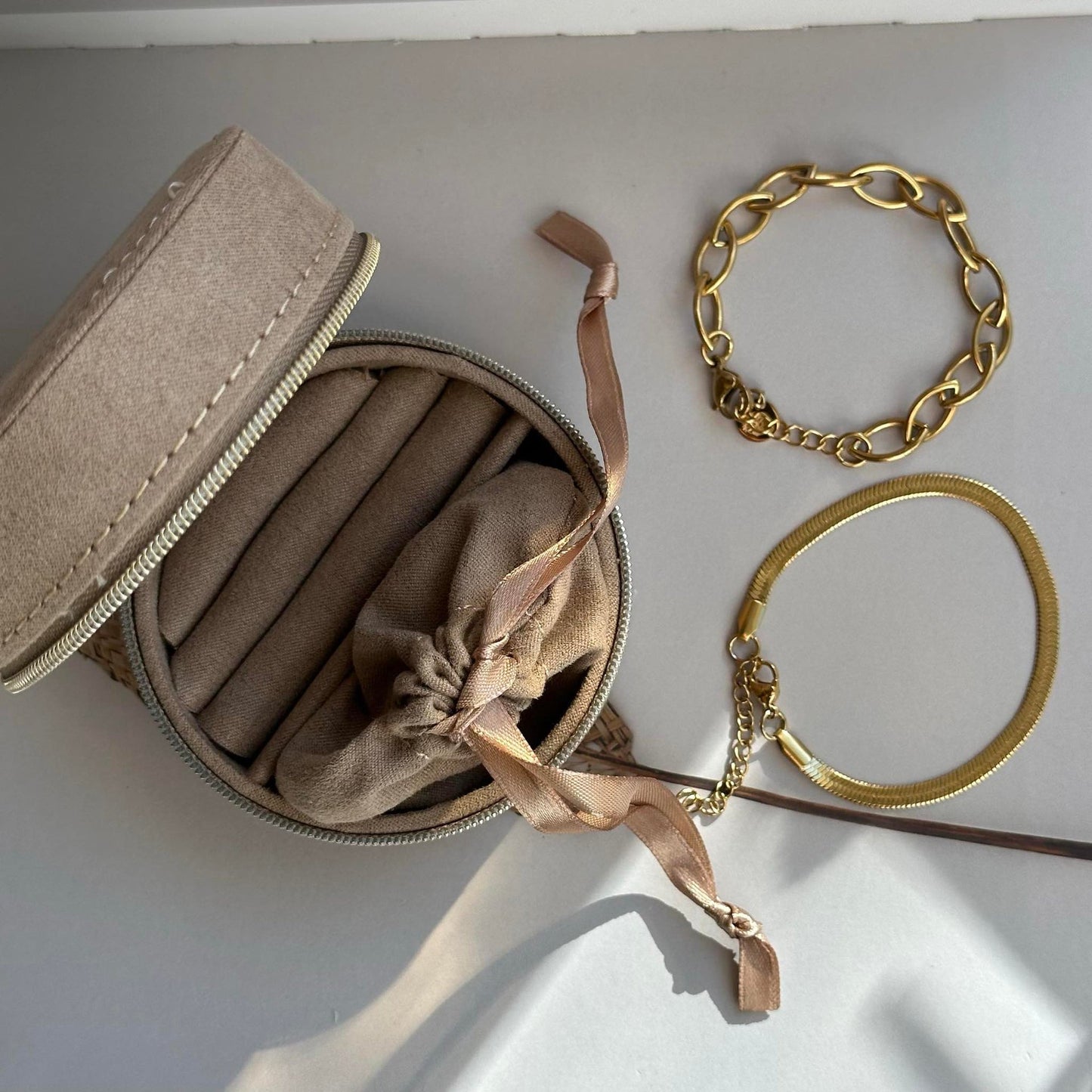 Geschenkset Mascha - Set mit 2 vergoldeten Armbändern - Mit Schmuckkästchen
