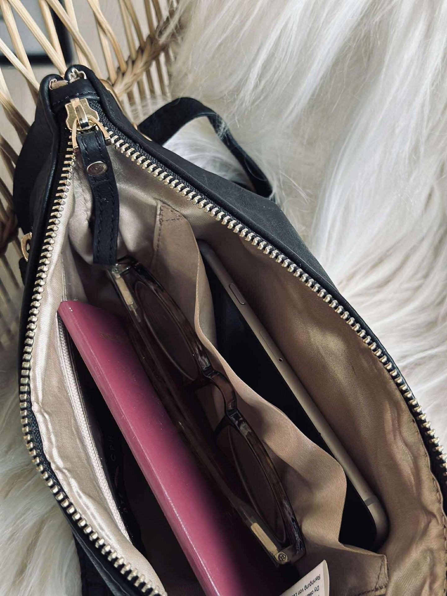 Clutch in schwarzem Leder