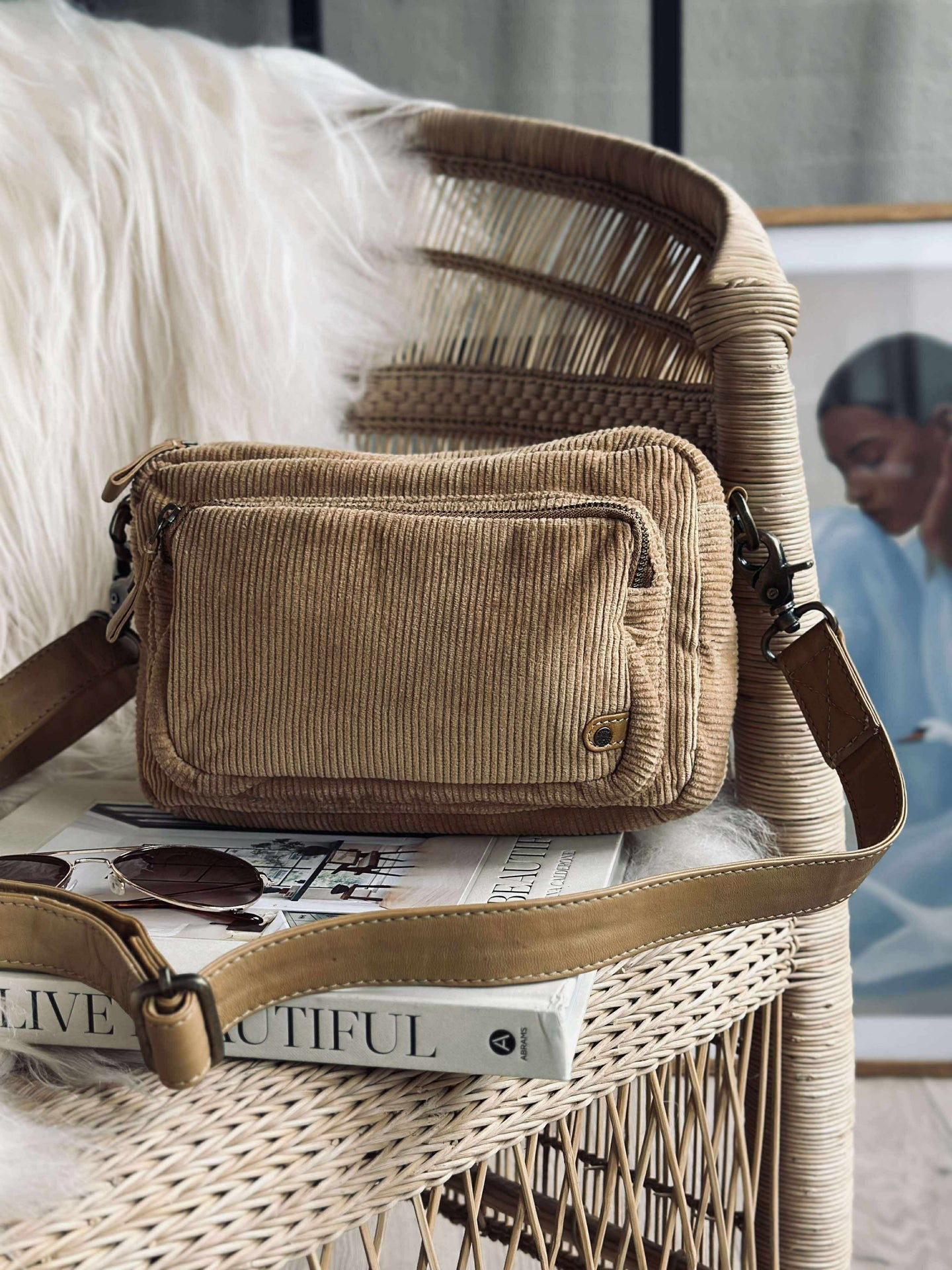 Crossbody Tan Samt