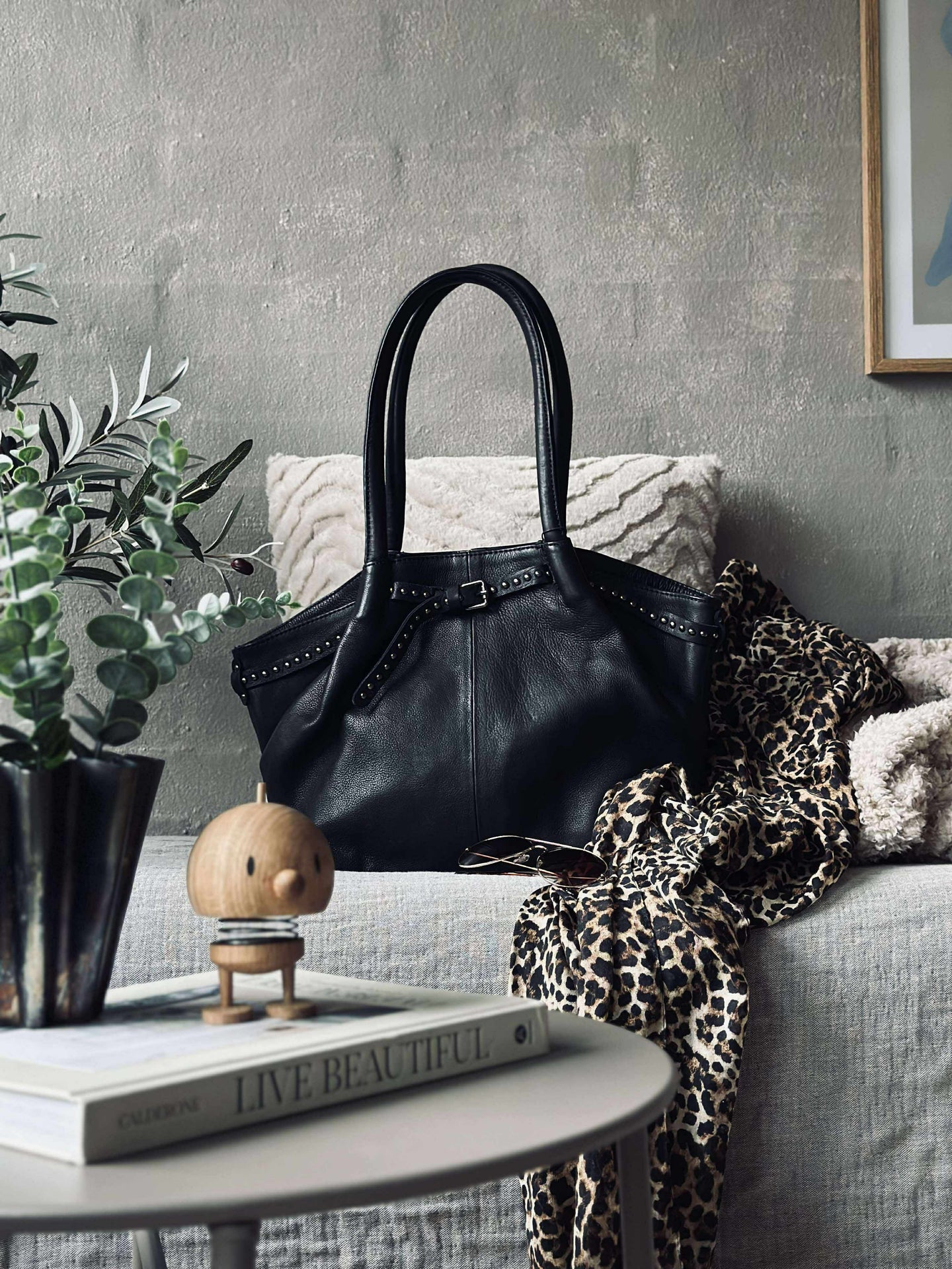 Schultertasche mit Nieten - Black