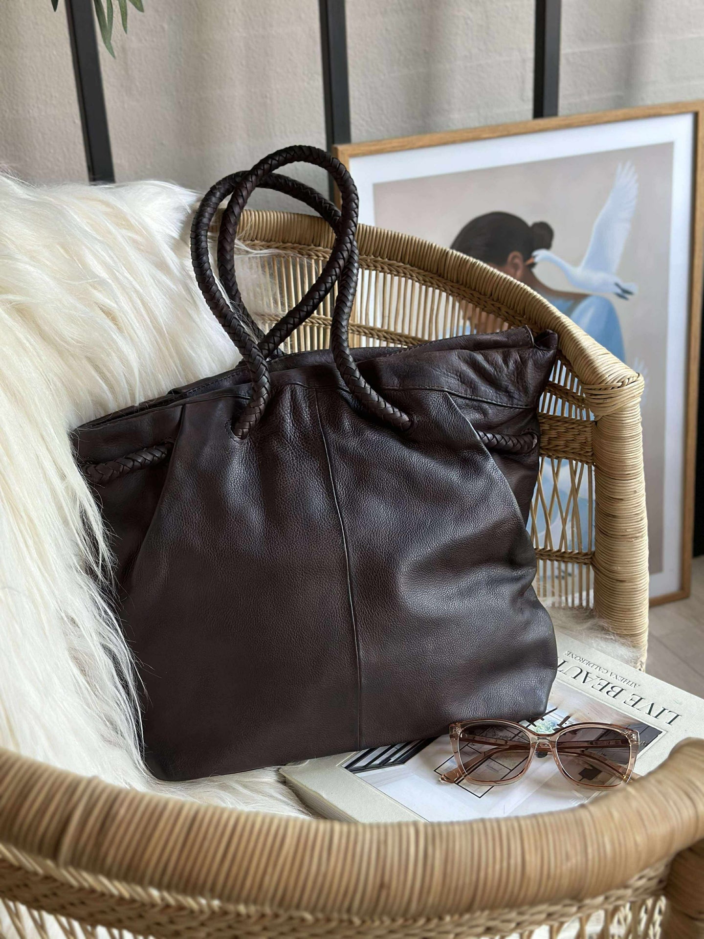 Schultertasche mit schönem geflochtenem Riemen - Braun