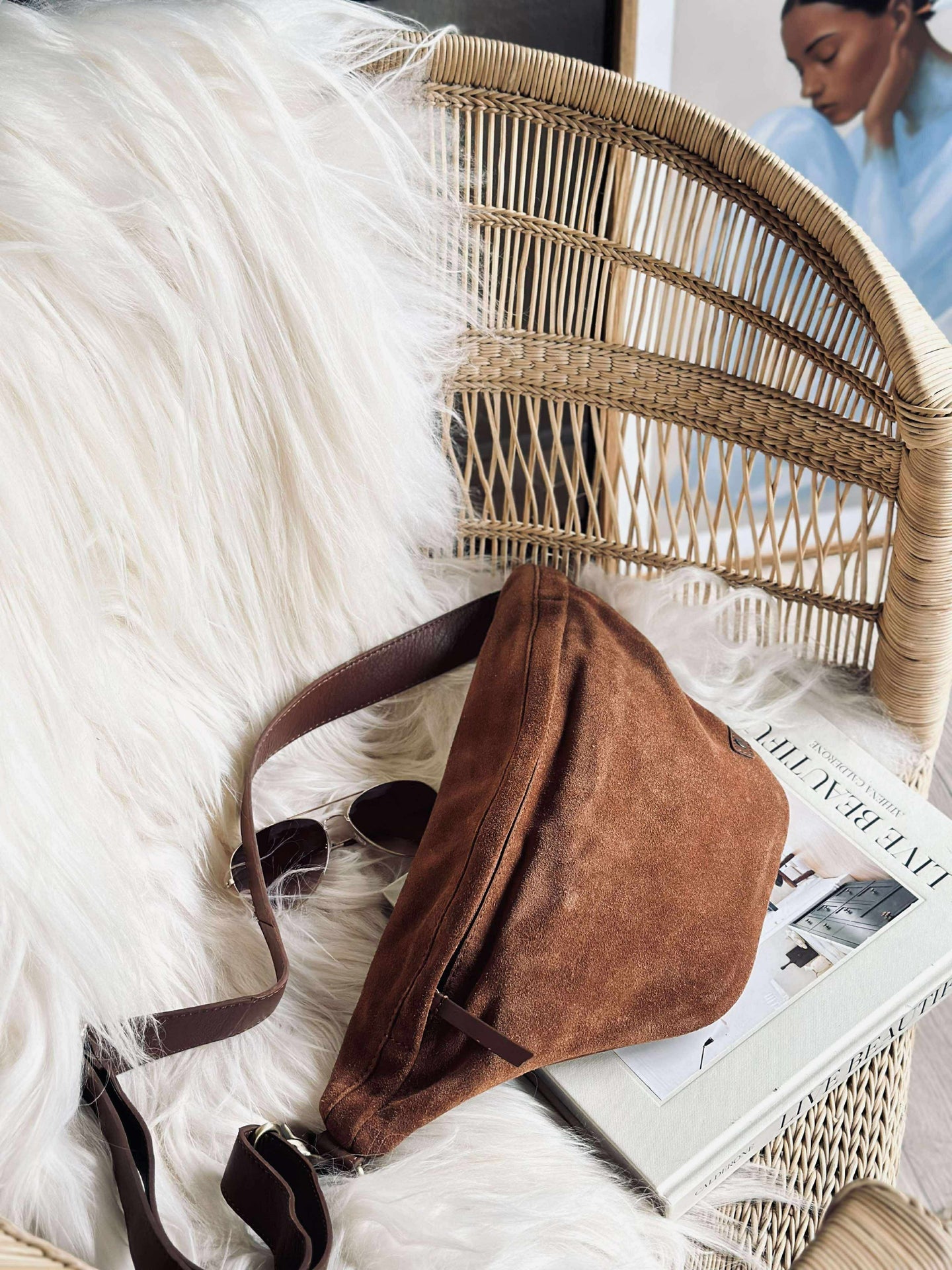 Schöne Wildleder-Bauchtasche - Cognac