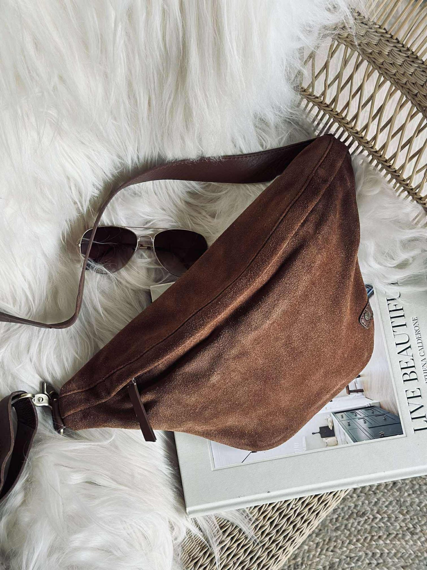 Schöne Wildleder-Bauchtasche - Cognac