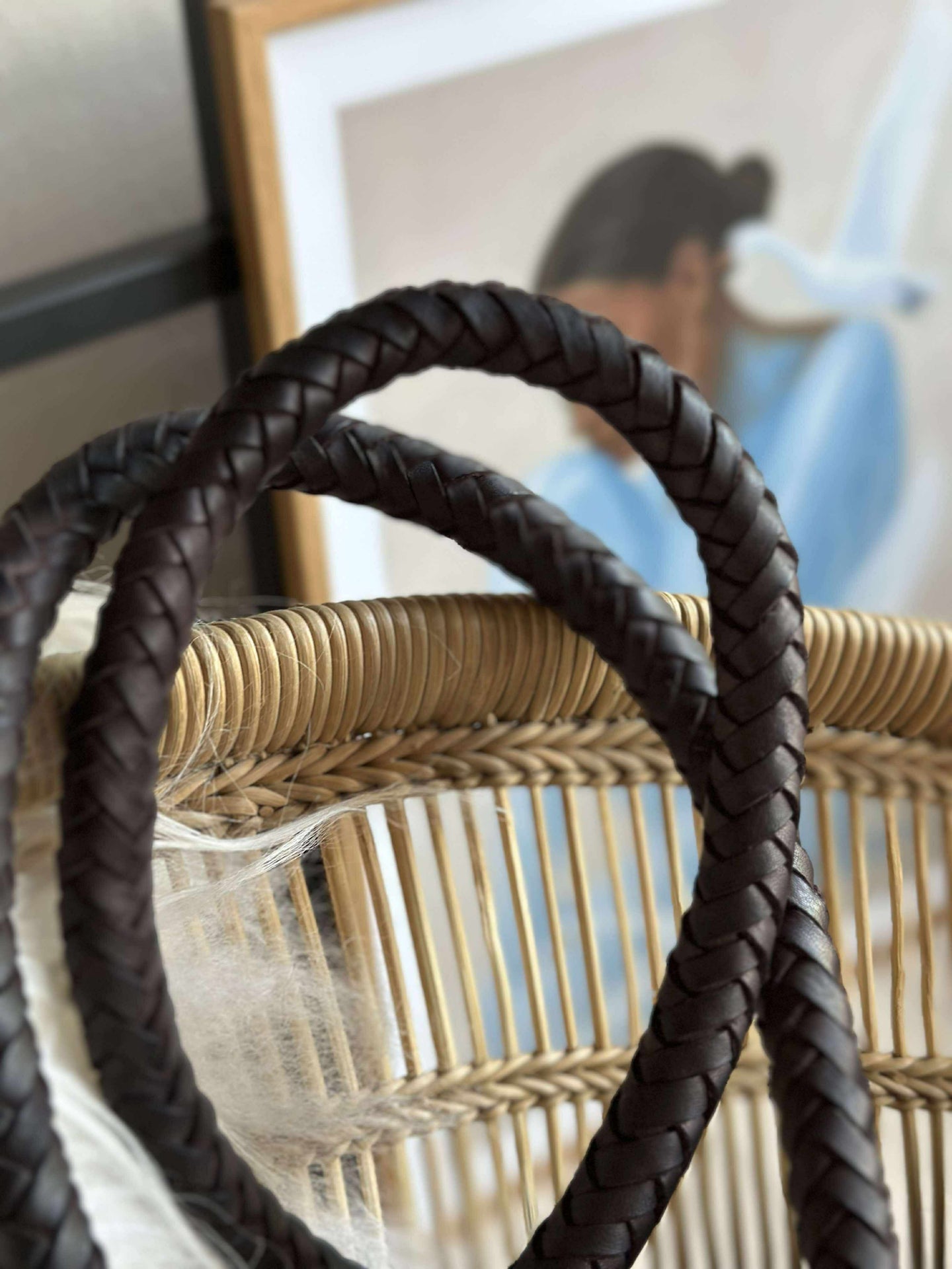 Schultertasche mit schönem geflochtenem Riemen - Braun