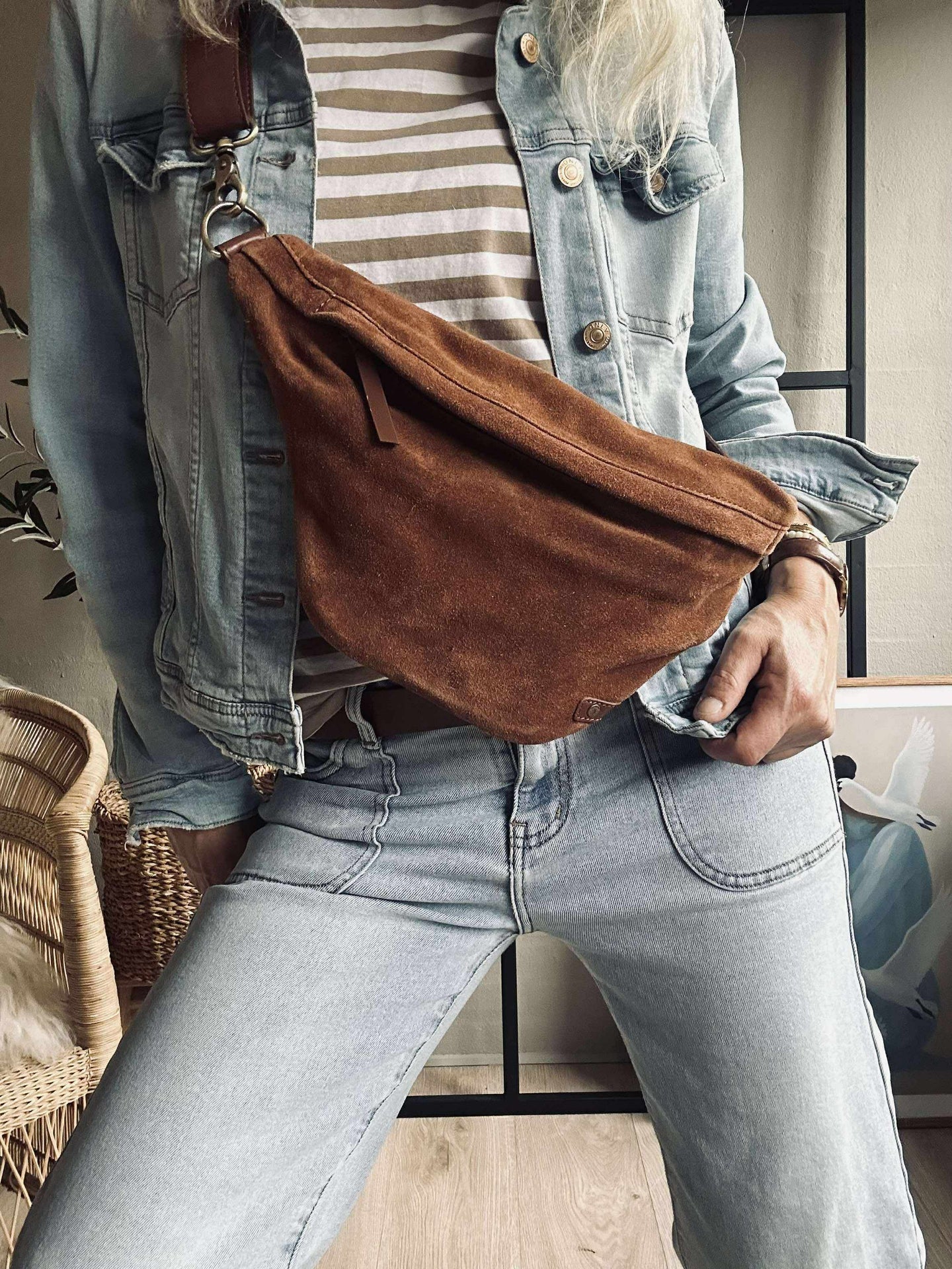Schöne Wildleder-Bauchtasche - Cognac
