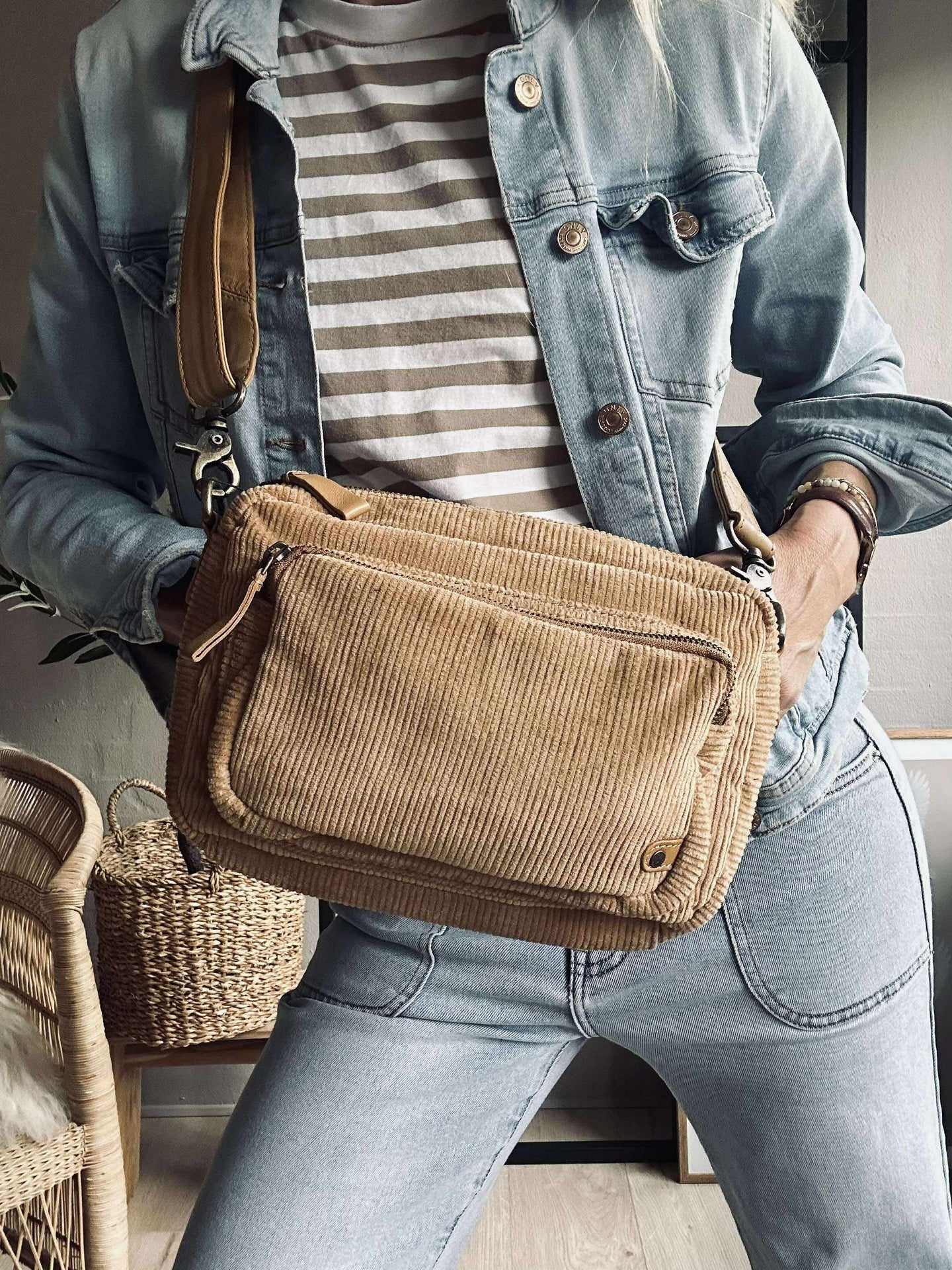 Crossbody Tan Samt