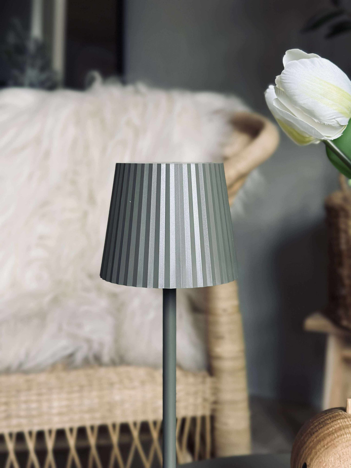 LED-Tischlampe MILLA Taupe - wiederaufladbar