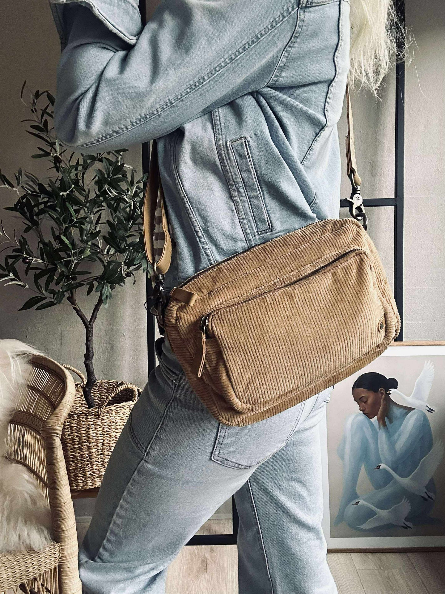 Crossbody Tan Samt