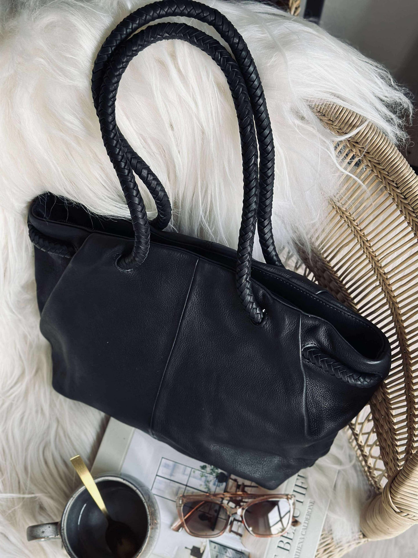 Schultertasche mit schönem Flechtgurt - Schwarz
