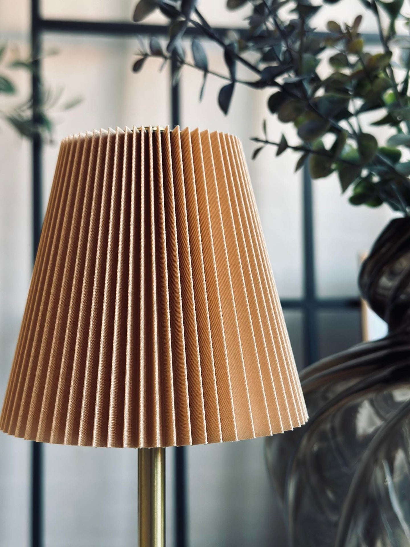 LED-Tischlampe Plisse´ beige - wiederaufladbar