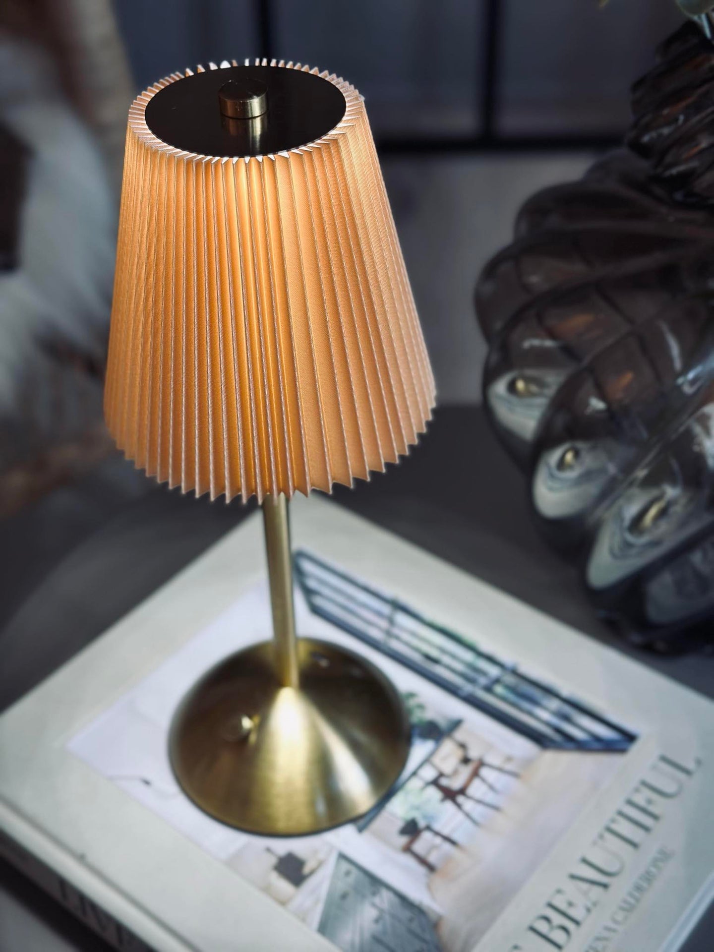 LED-Tischlampe Plisse´ beige - wiederaufladbar