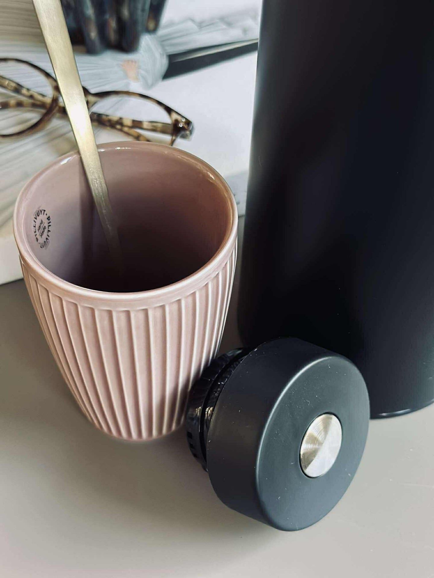 Thermoskanne mit Druckknopf-Funktion - 1 Liter