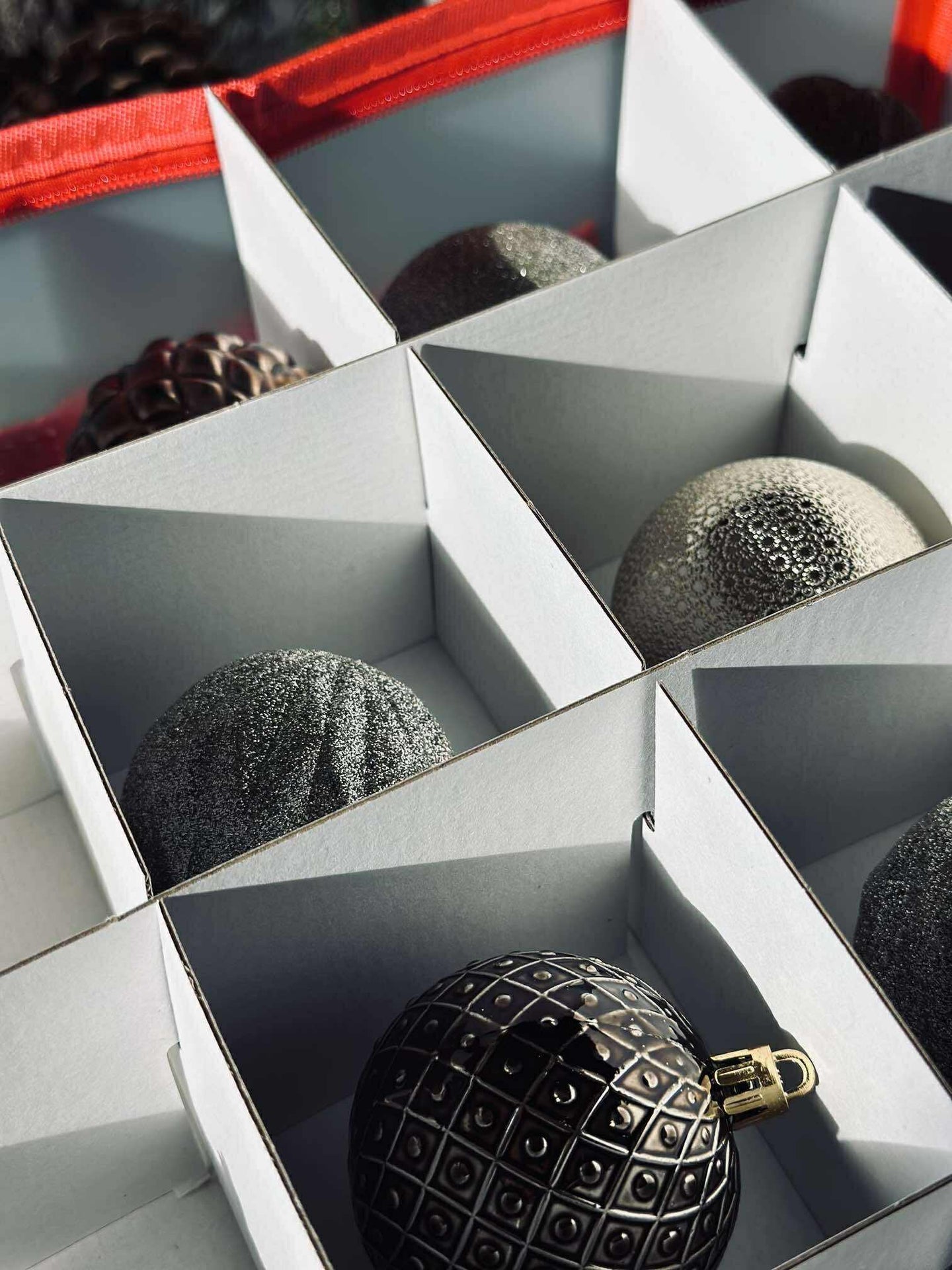 Aufbewahrung für Christbaumkugeln - MAX 32 Kugeln