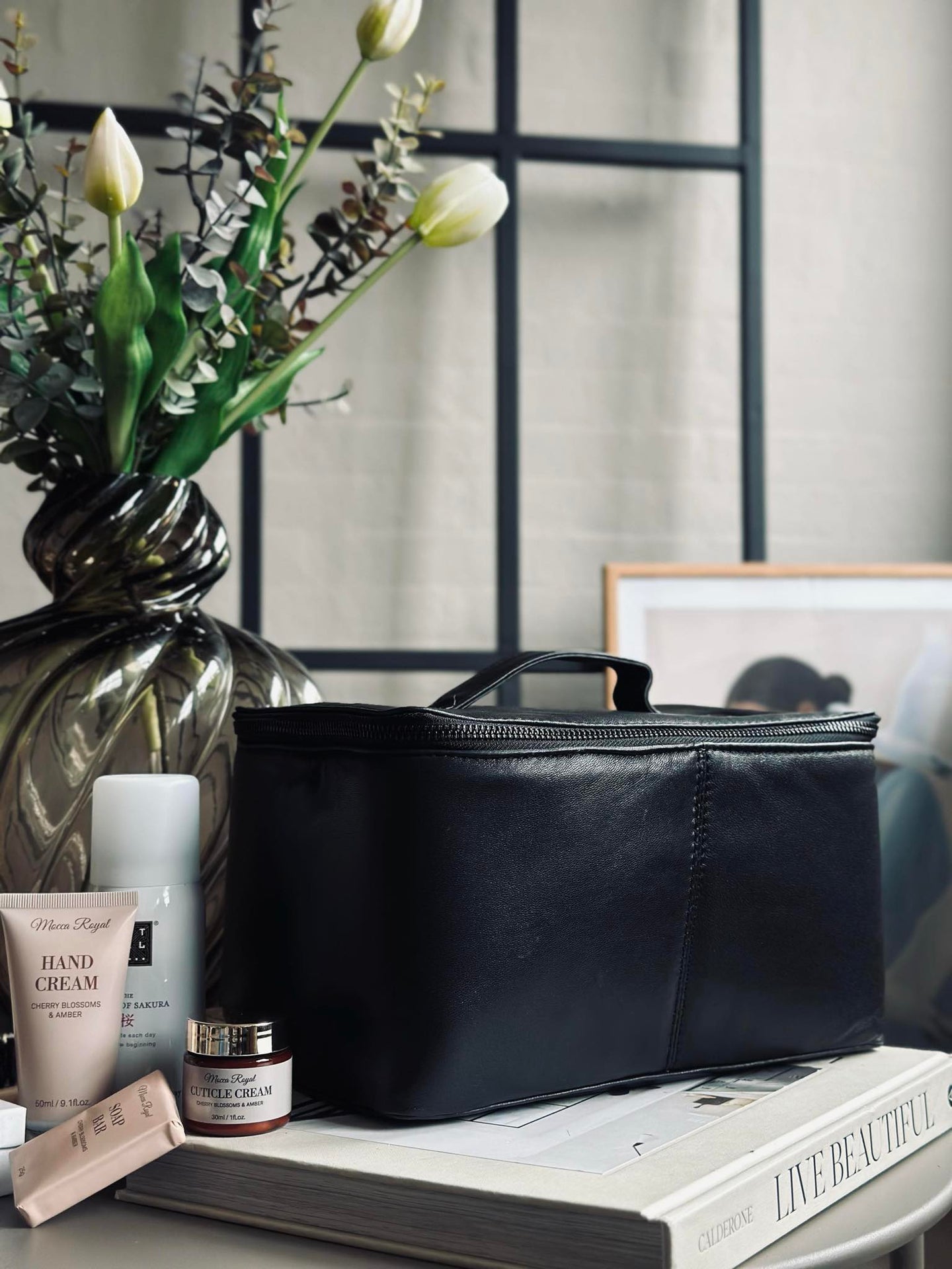 Klassische Kosmetiktasche - Black / Black