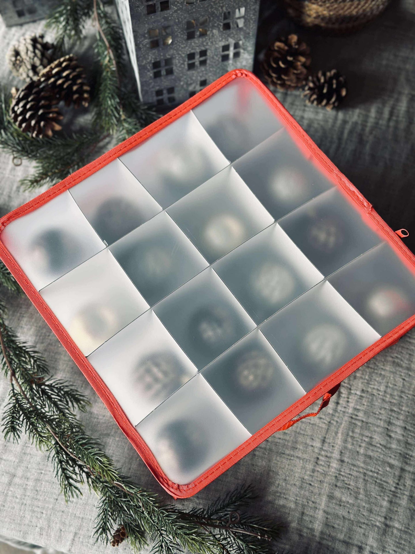 Aufbewahrung für Christbaumkugeln - MAX 32 Kugeln